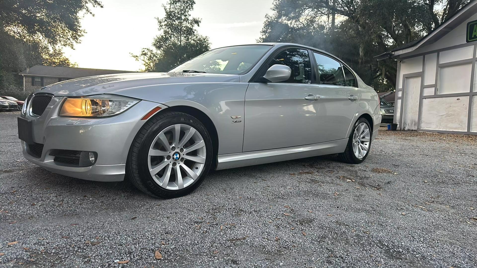 2011 BMW 3 Series 328i photo 3