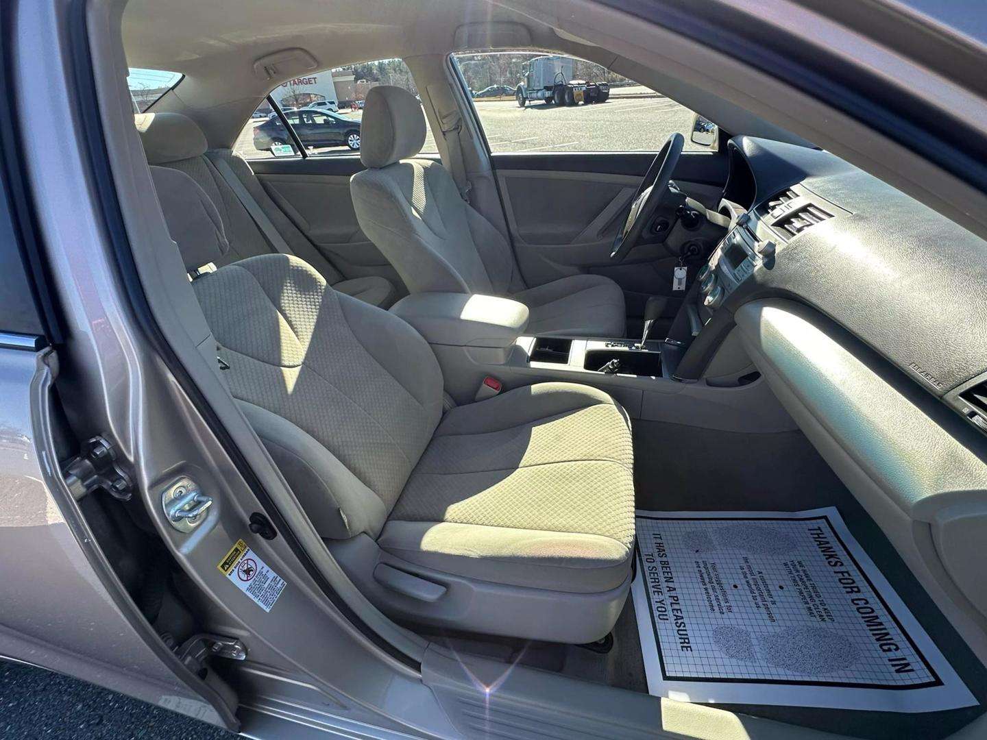 2008 Toyota Camry LE photo 13