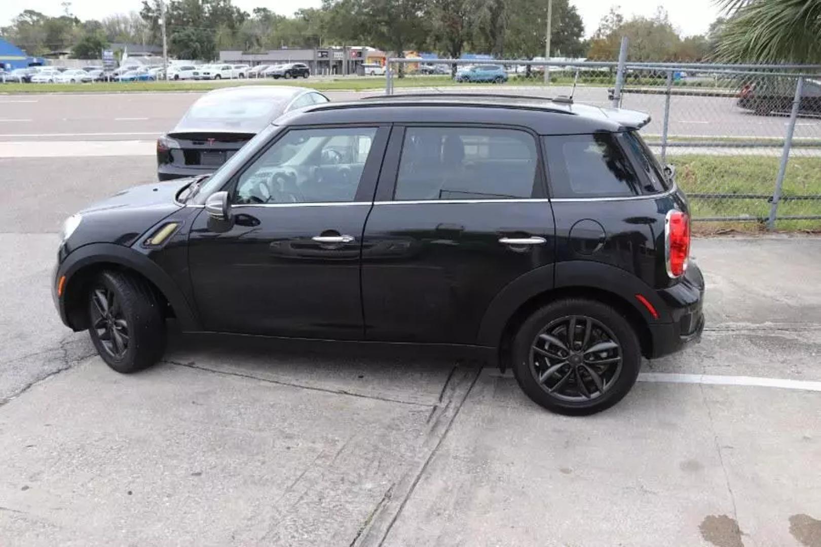 2011 MINI Countryman Countryman S photo 4