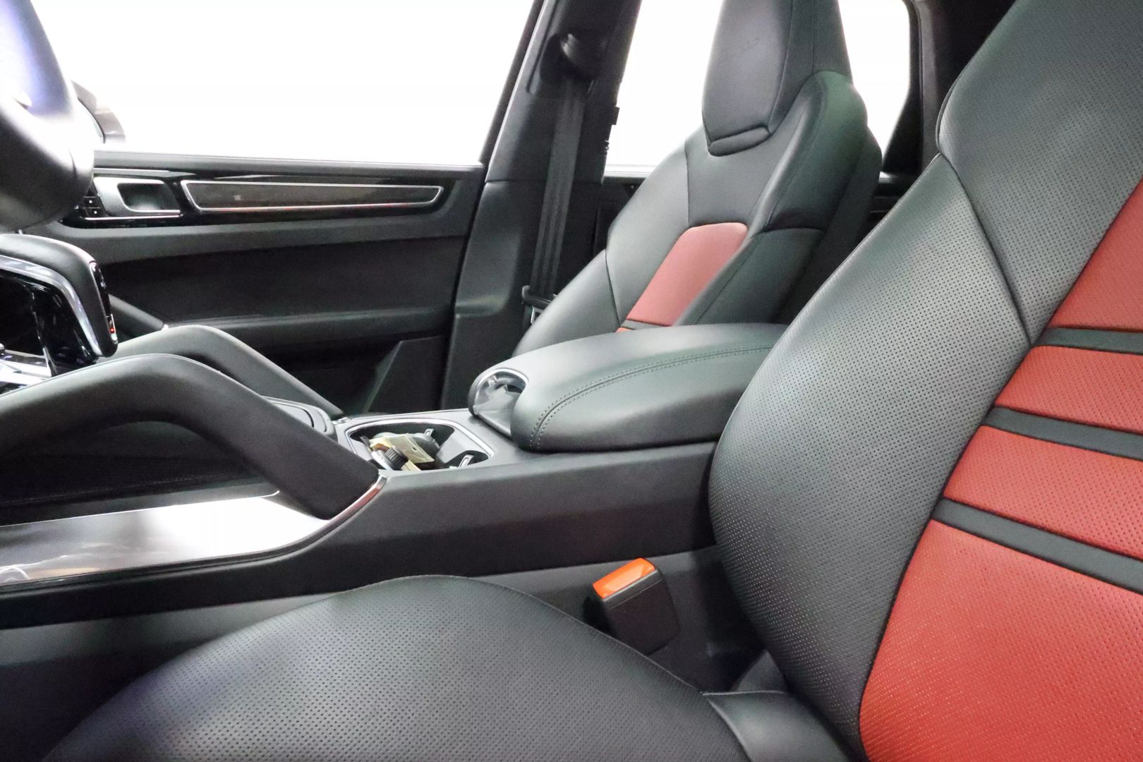 2020 Porsche Cayenne - Image 21