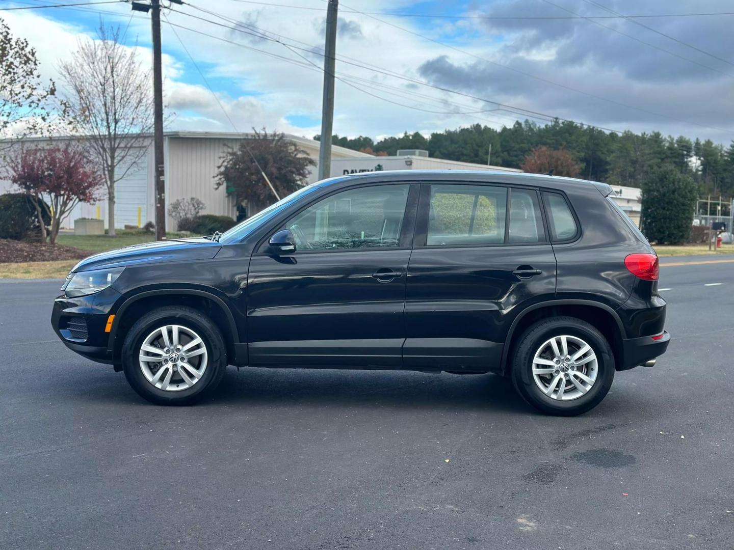 2014 Volkswagen Tiguan S photo 9