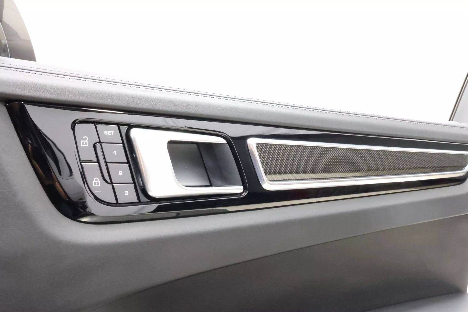 2020 Porsche Cayenne - Image 78