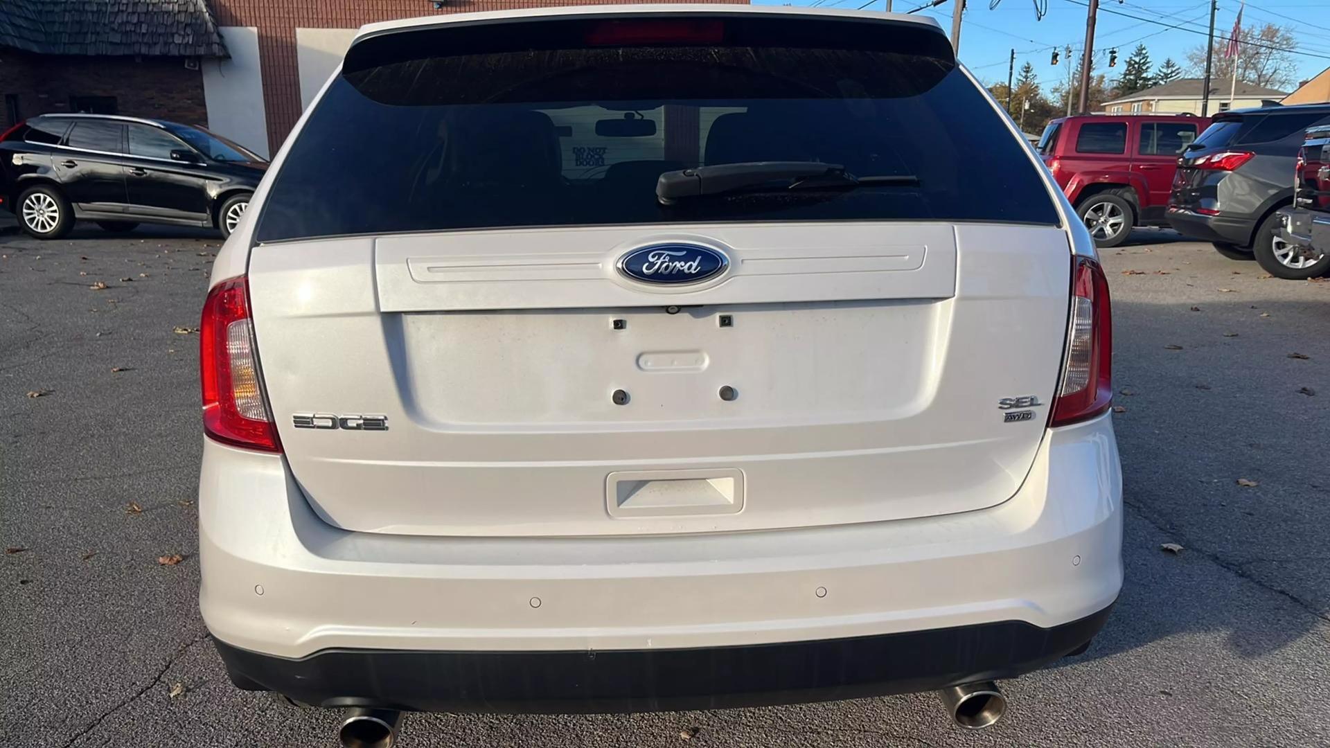 2014 Ford Edge SEL photo 3