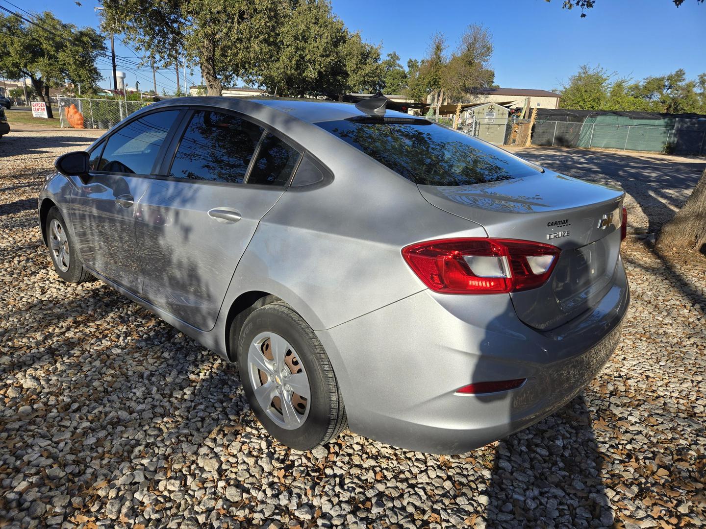 2017 Chevrolet Cruze LS photo 3