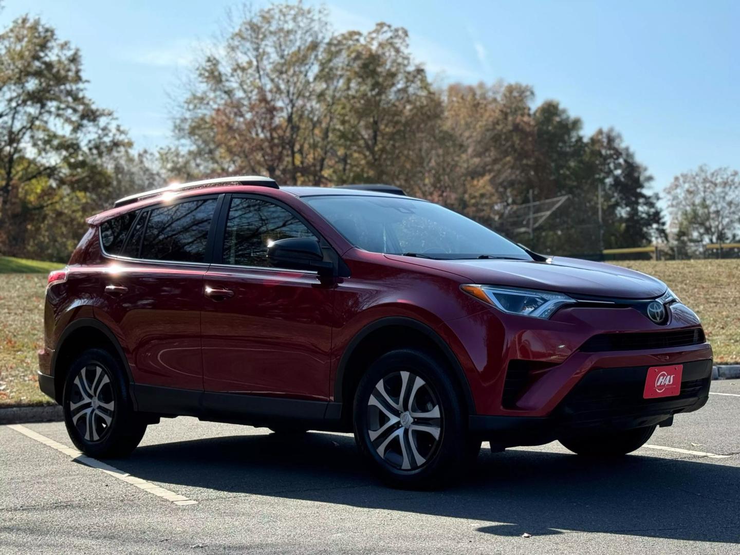 2018 Toyota RAV4 LE photo 3