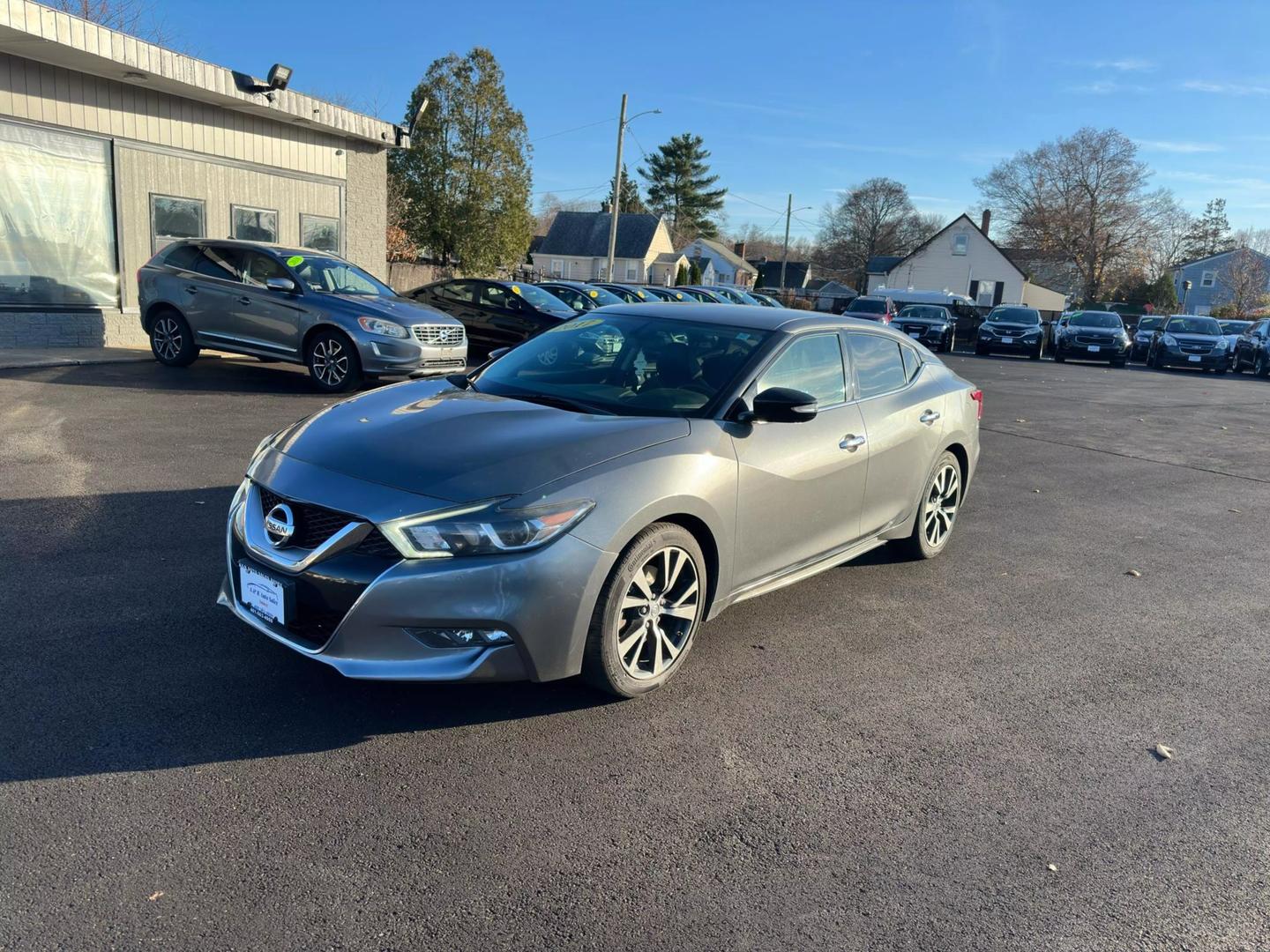 2017 Nissan Maxima SV photo 2