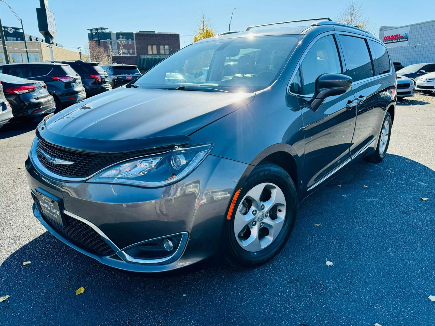 2017 Chrysler Pacifica Touring-L Plus photo 2