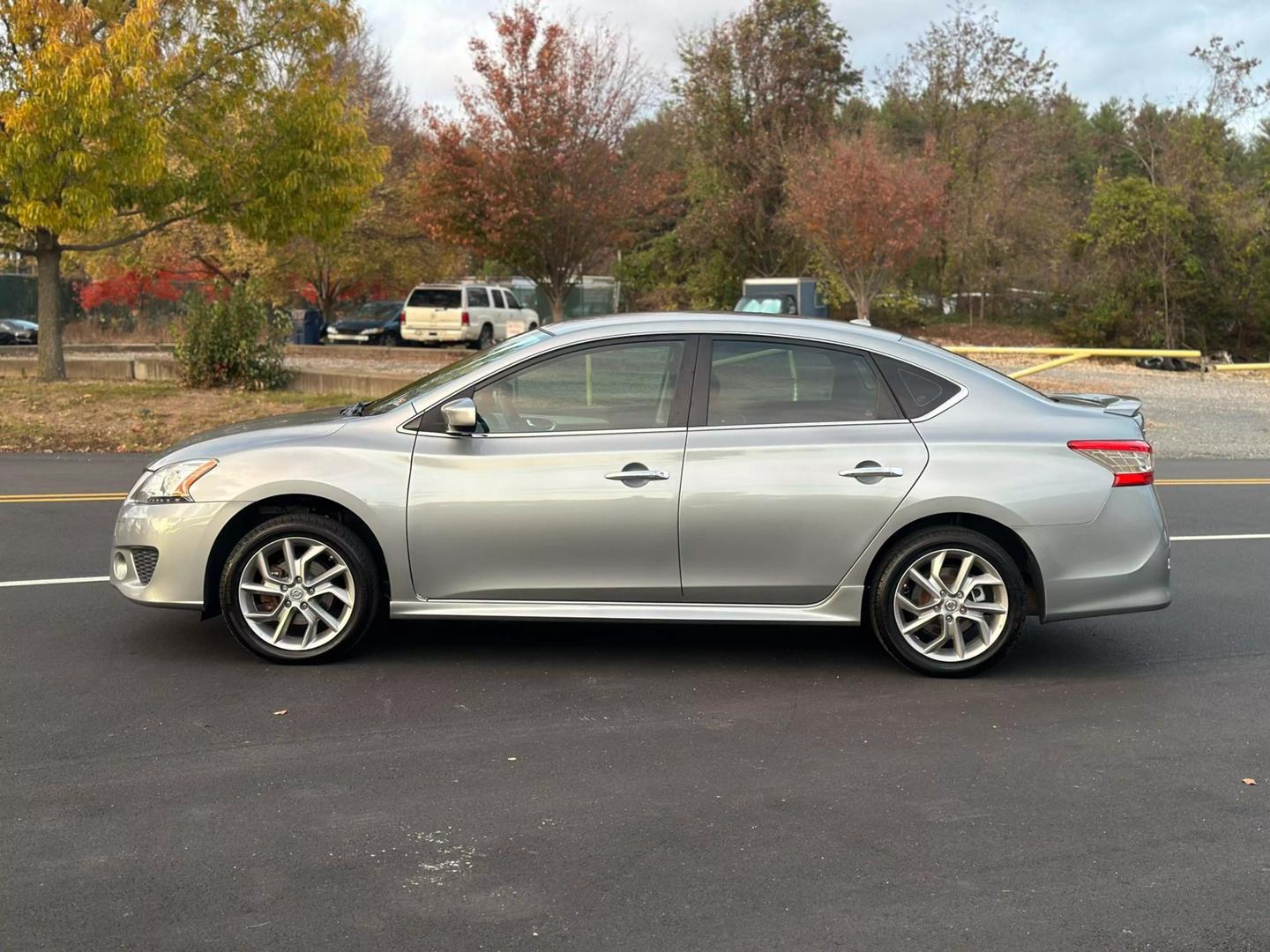 2014 Nissan Sentra SR photo 9