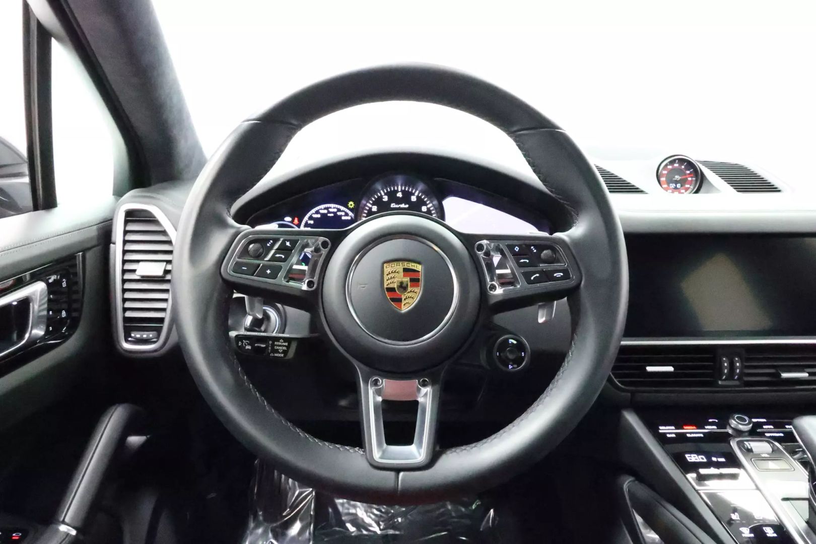 2020 Porsche Cayenne - Image 24