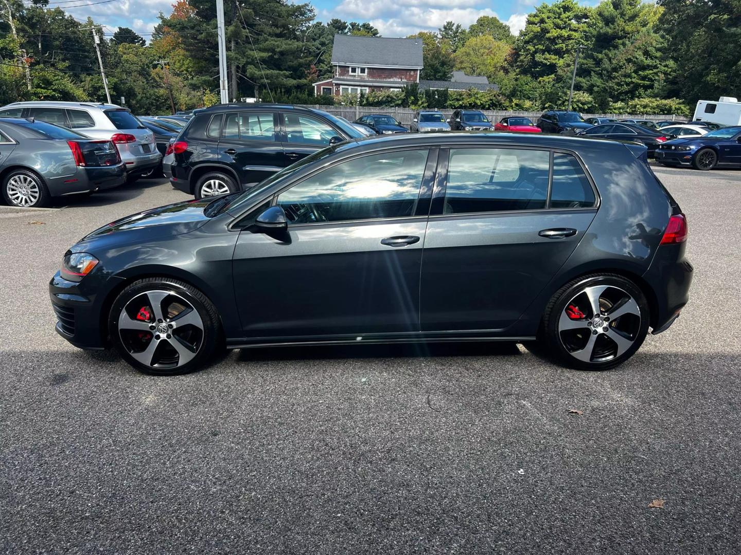 2016 Volkswagen Golf GTI SE photo 2