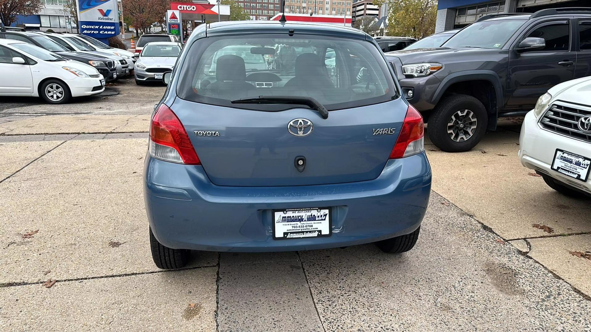 2010 Toyota Yaris Base photo 9