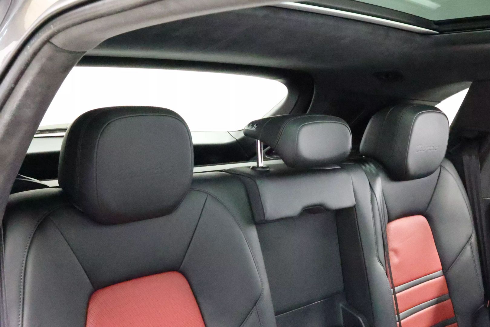 2020 Porsche Cayenne - Image 70