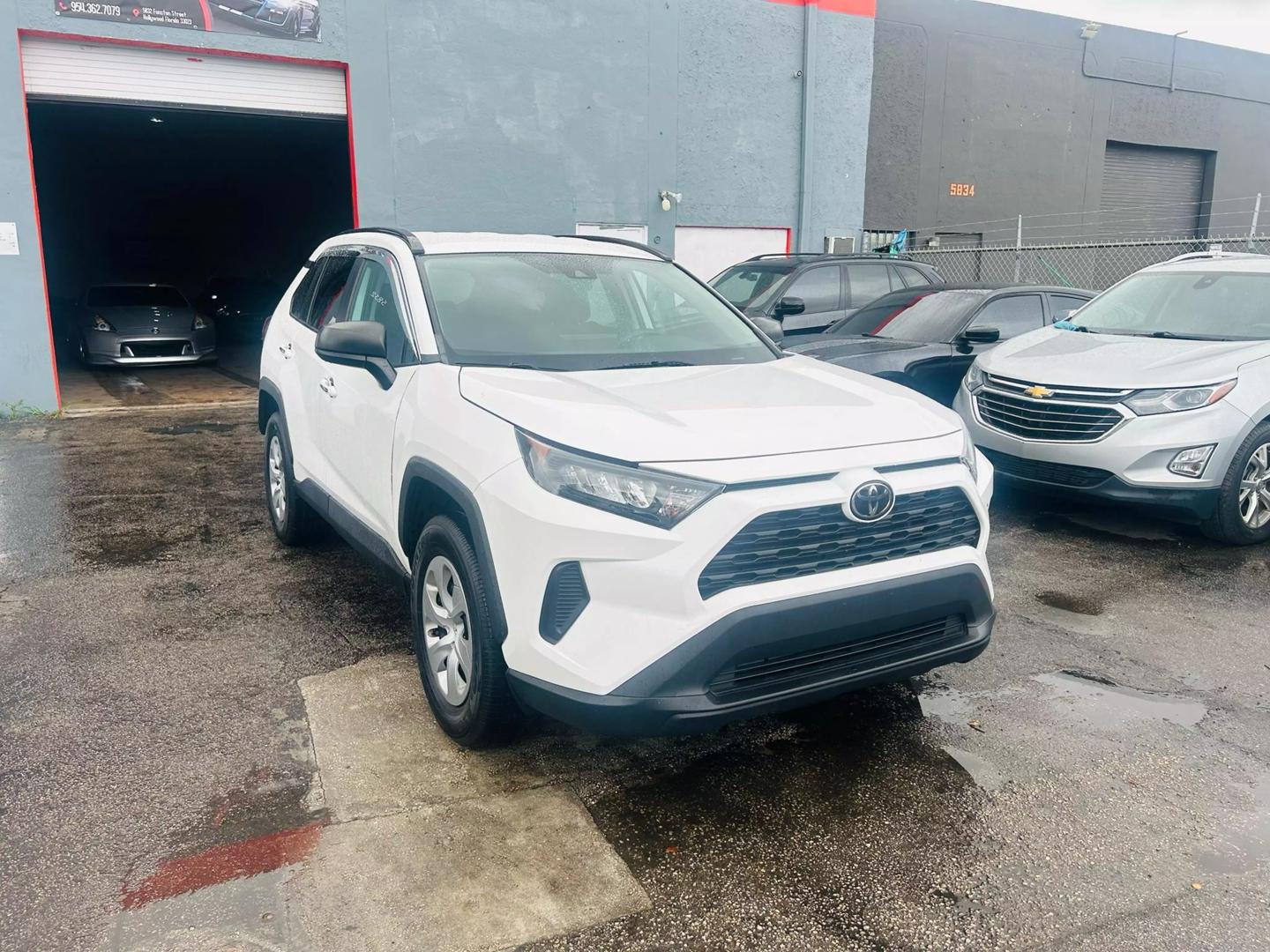 2020 Toyota RAV4 LE photo 3