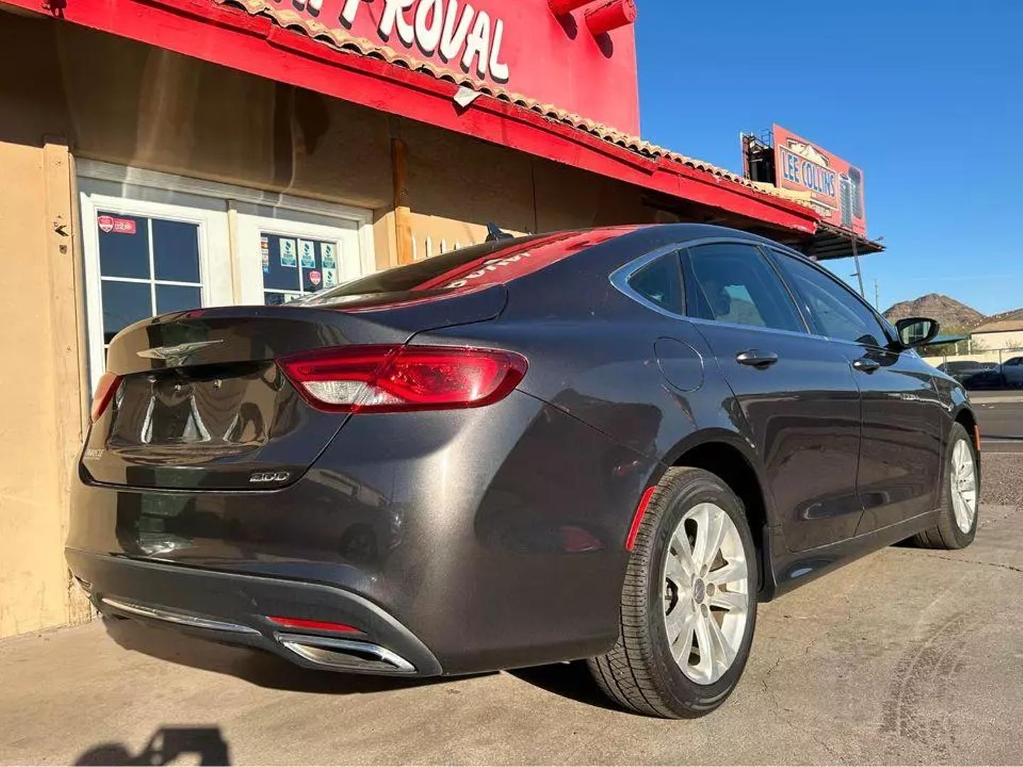 2016 Chrysler 200 Limited photo 5