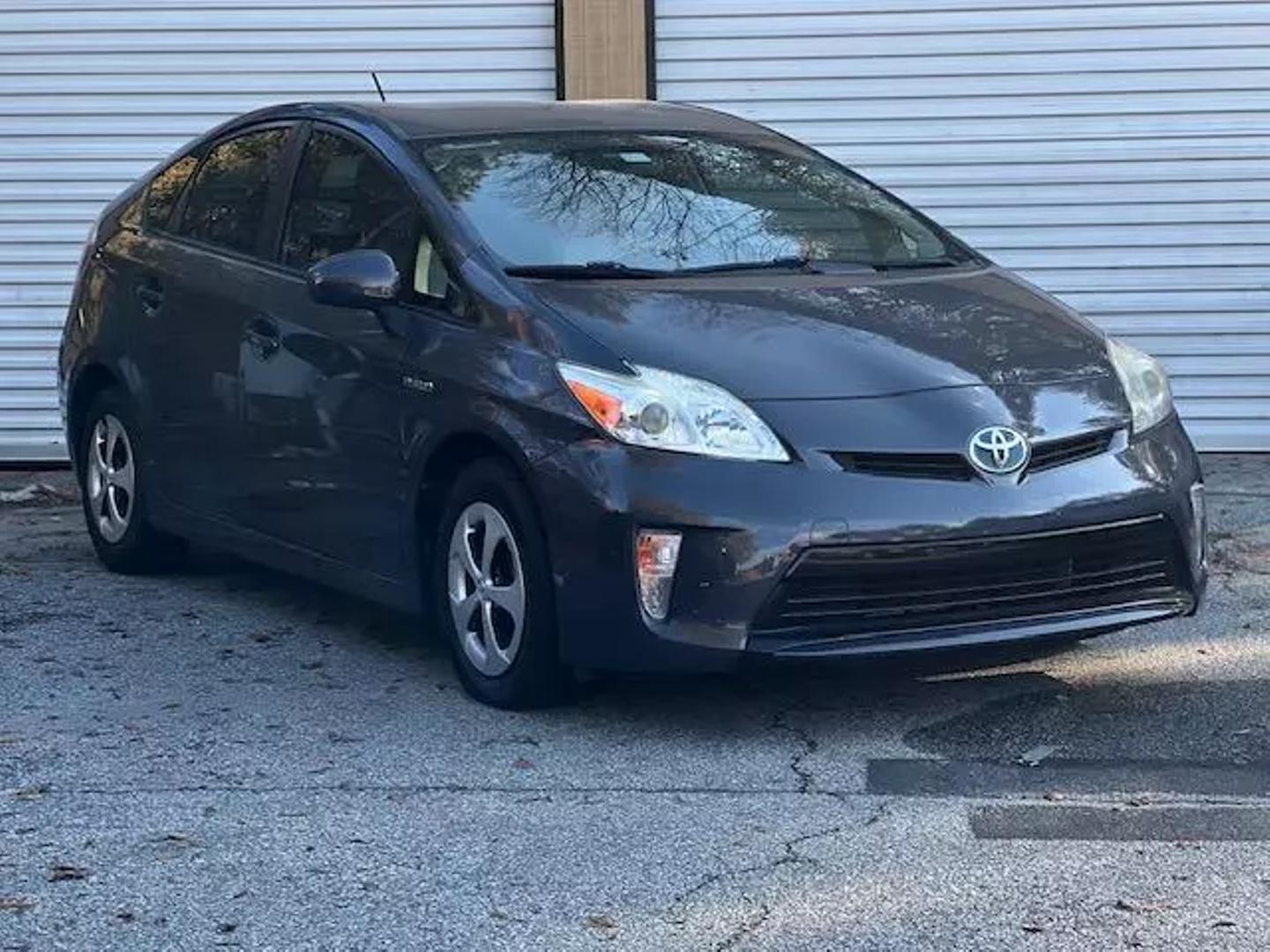 2013 Toyota Prius One photo 2