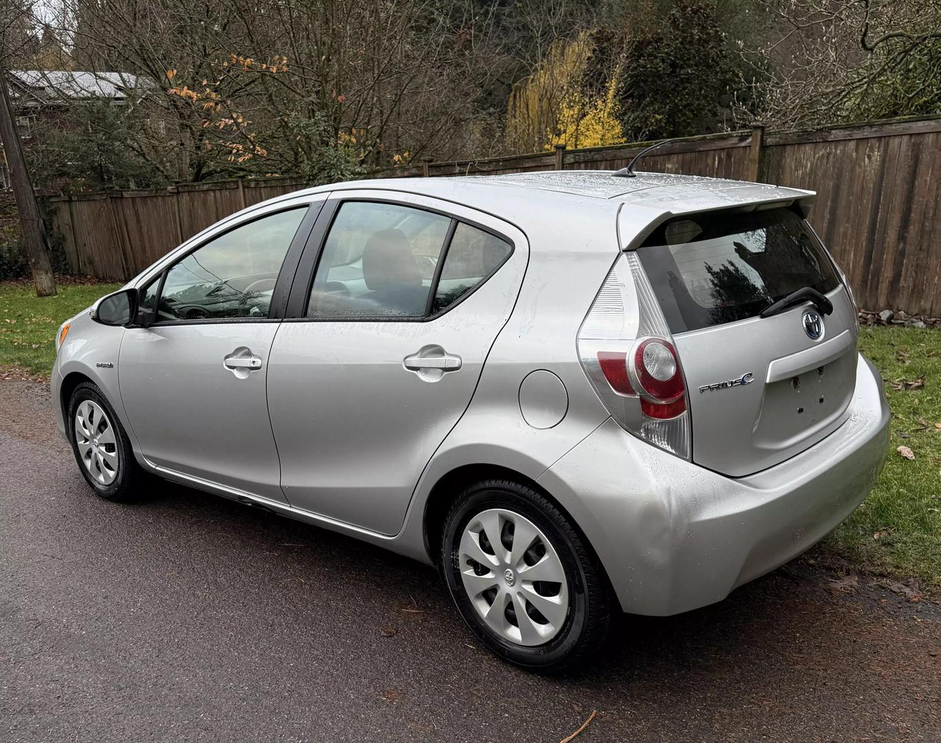 2012 Toyota Prius c One photo 6