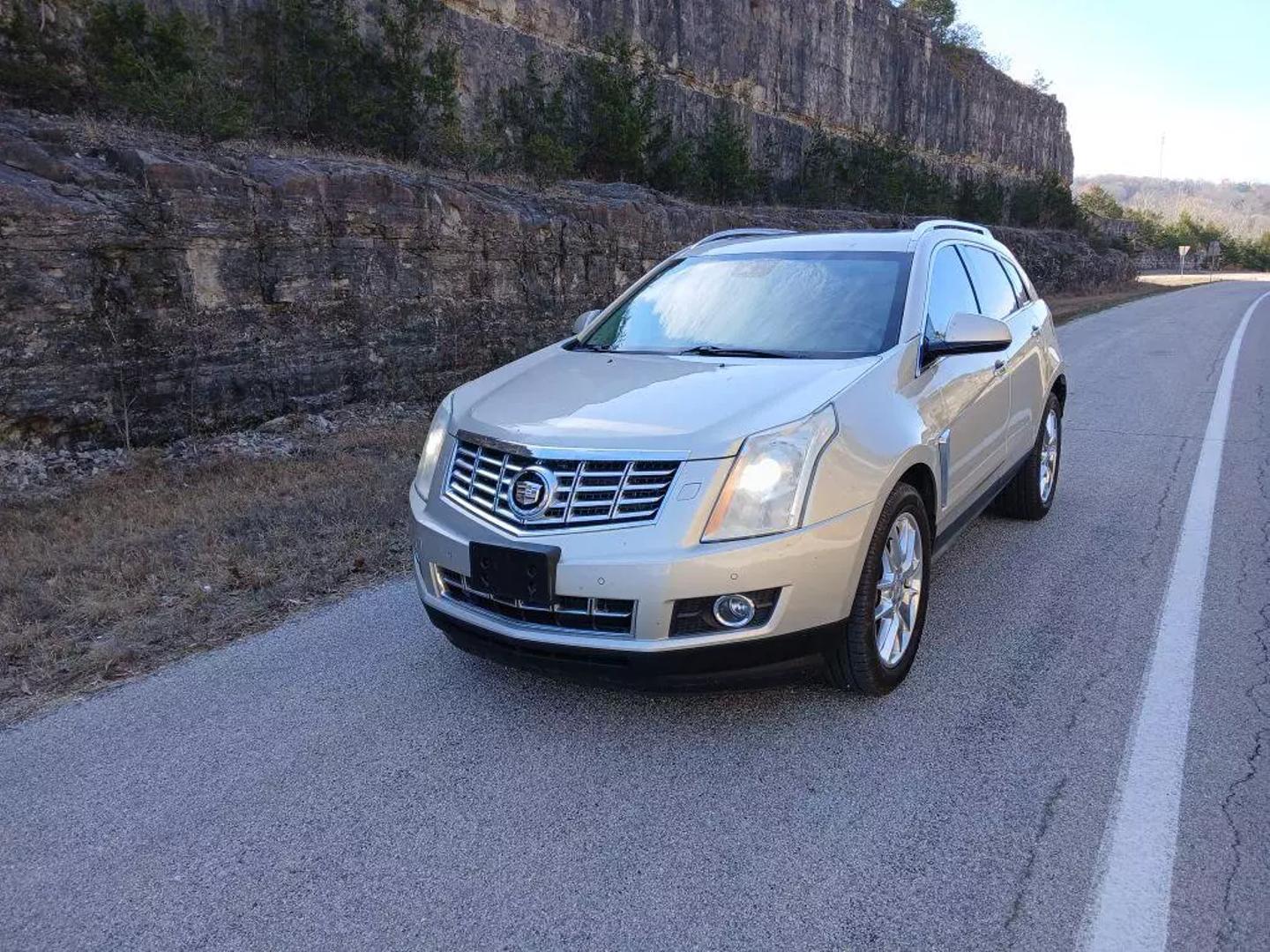 Cadillac SRX's photo