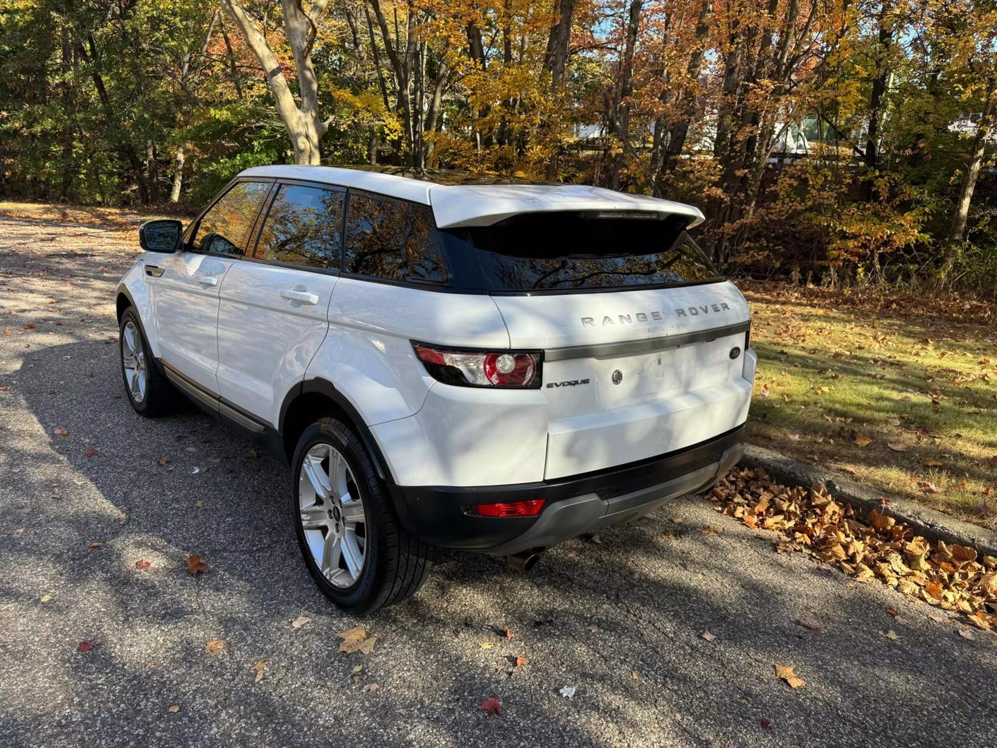 2013 Land Rover Range Rover Evoque Pure photo 5