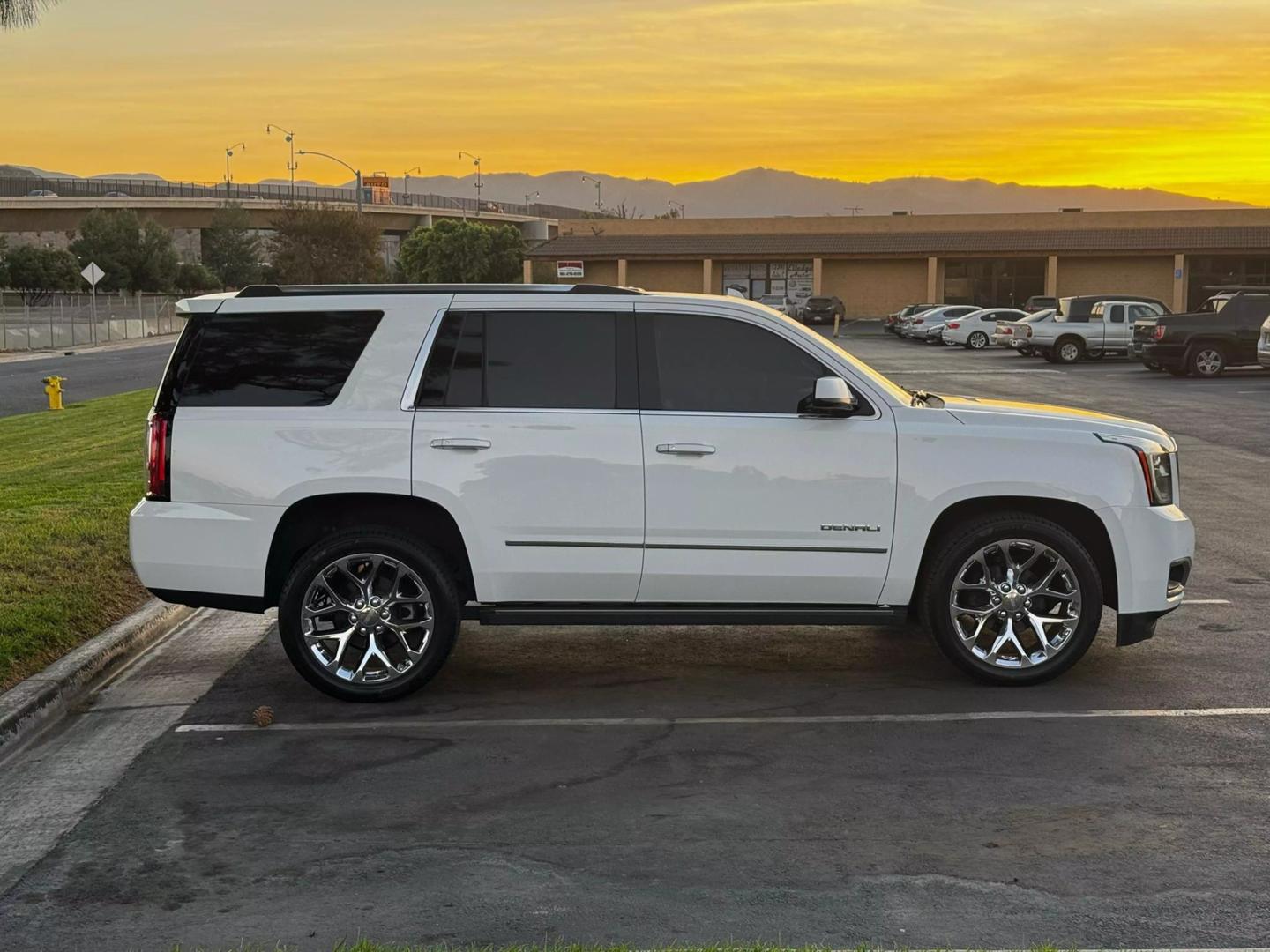 2020 GMC Yukon Denali photo 6