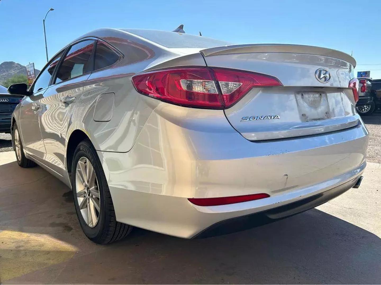 2015 Hyundai Sonata SE photo 3