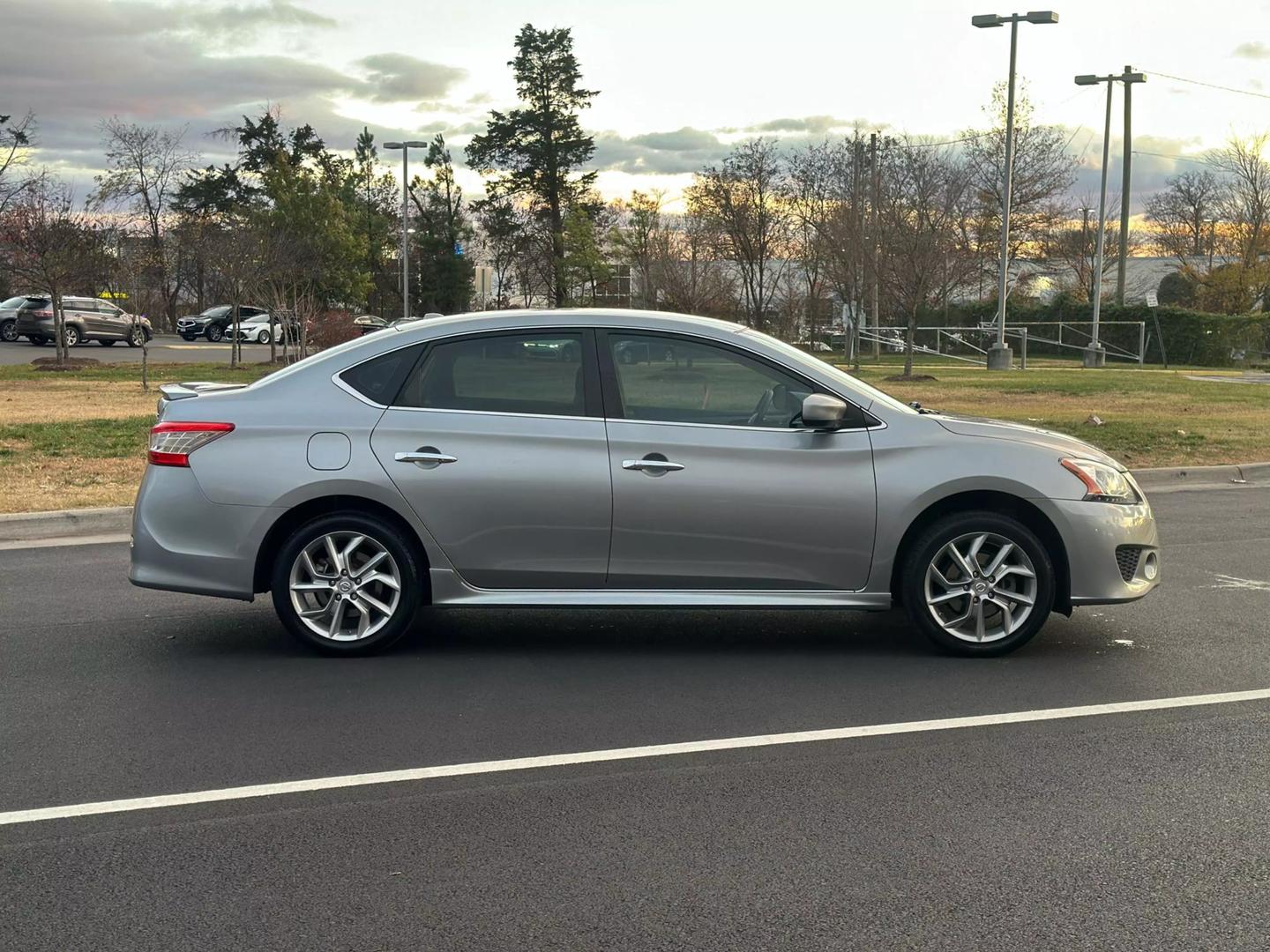 2014 Nissan Sentra SR photo 3