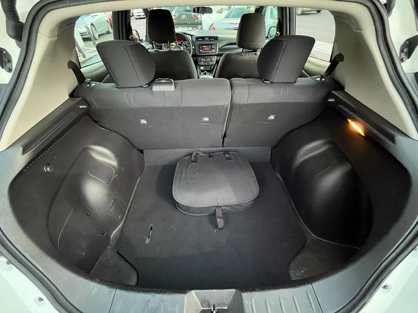 2018 Nissan Leaf  Vin: 1n4az1cp5jc300583 Stock Id: 300583 - Image 18