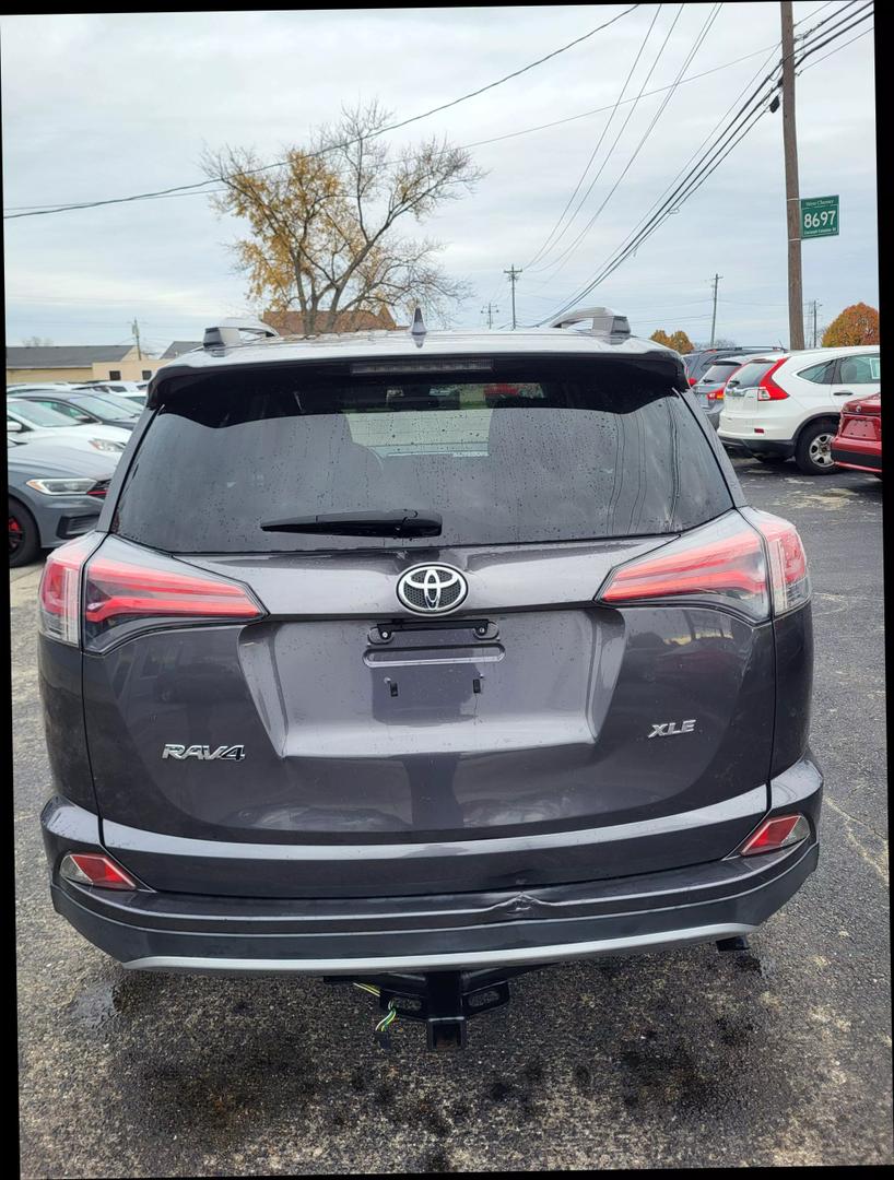 2018 Toyota RAV4 XLE photo 6