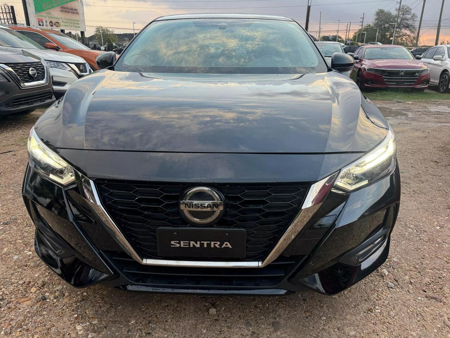 2021 Nissan Sentra SR photo 3