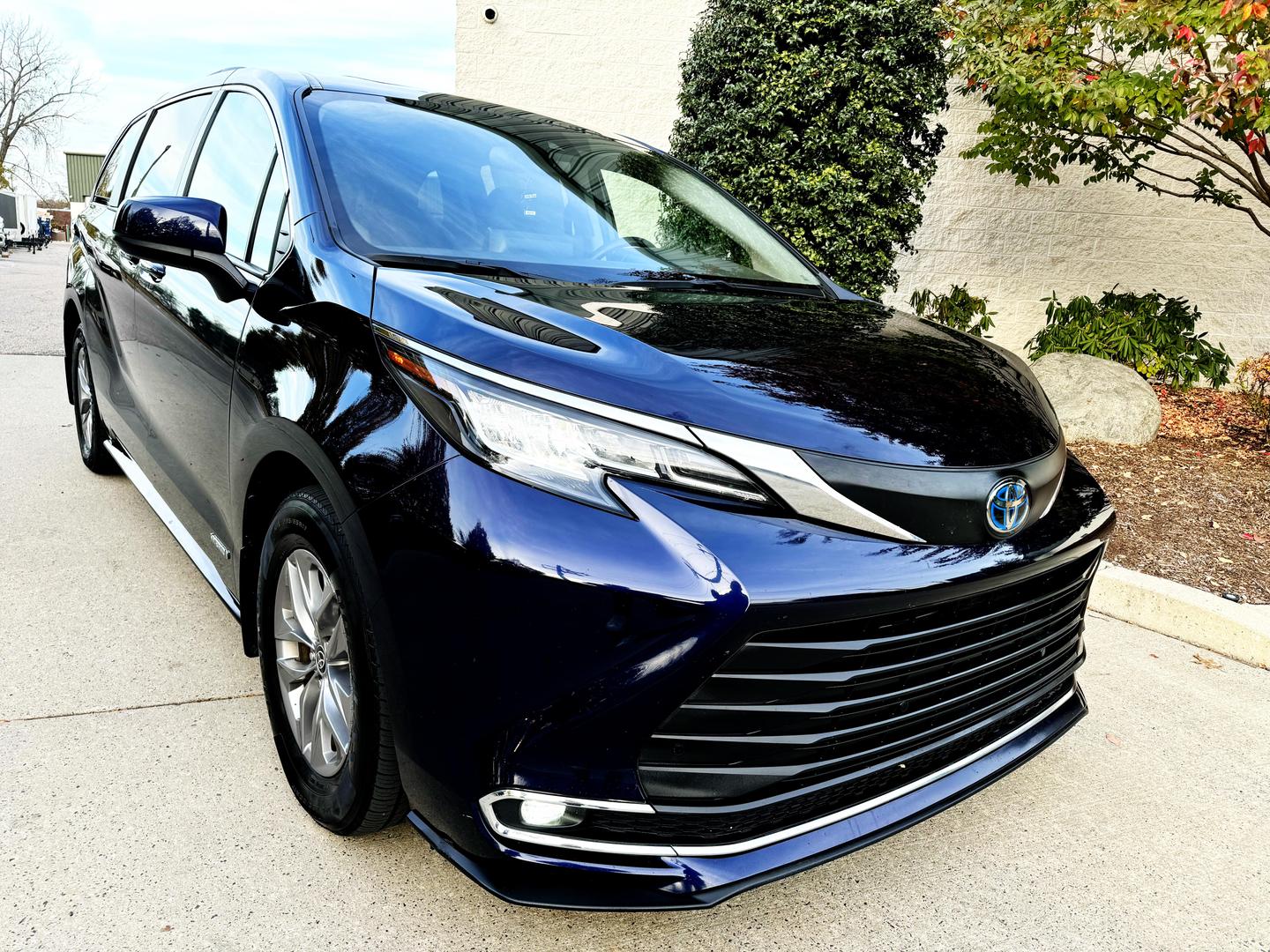 Toyota Sienna's photo