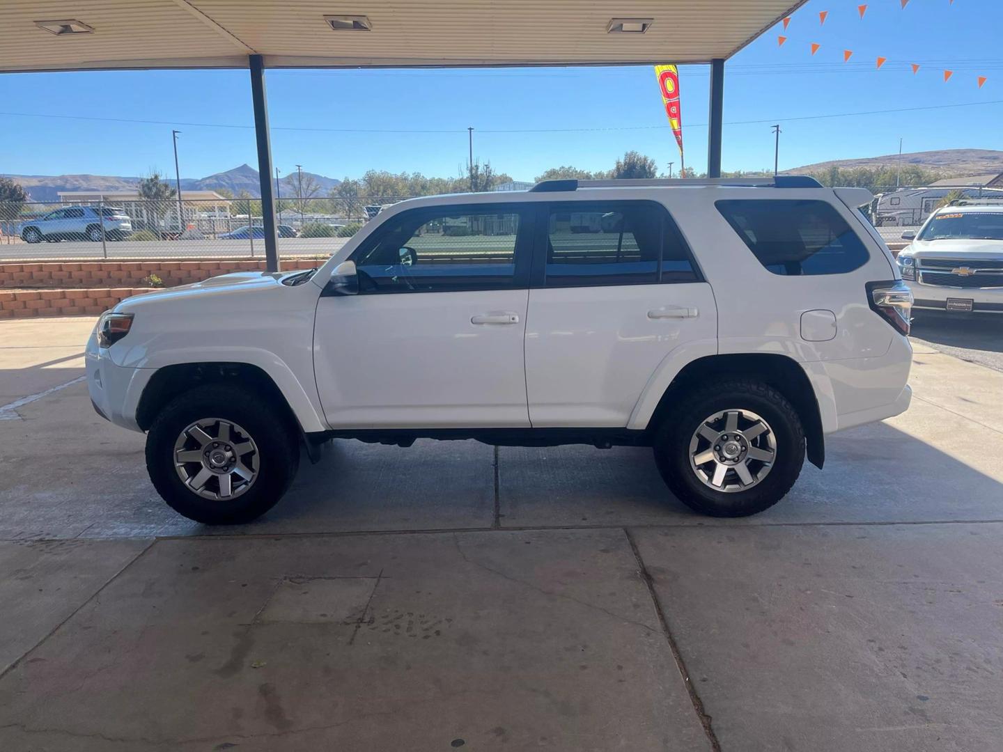 2016 Toyota 4Runner Trail photo 2