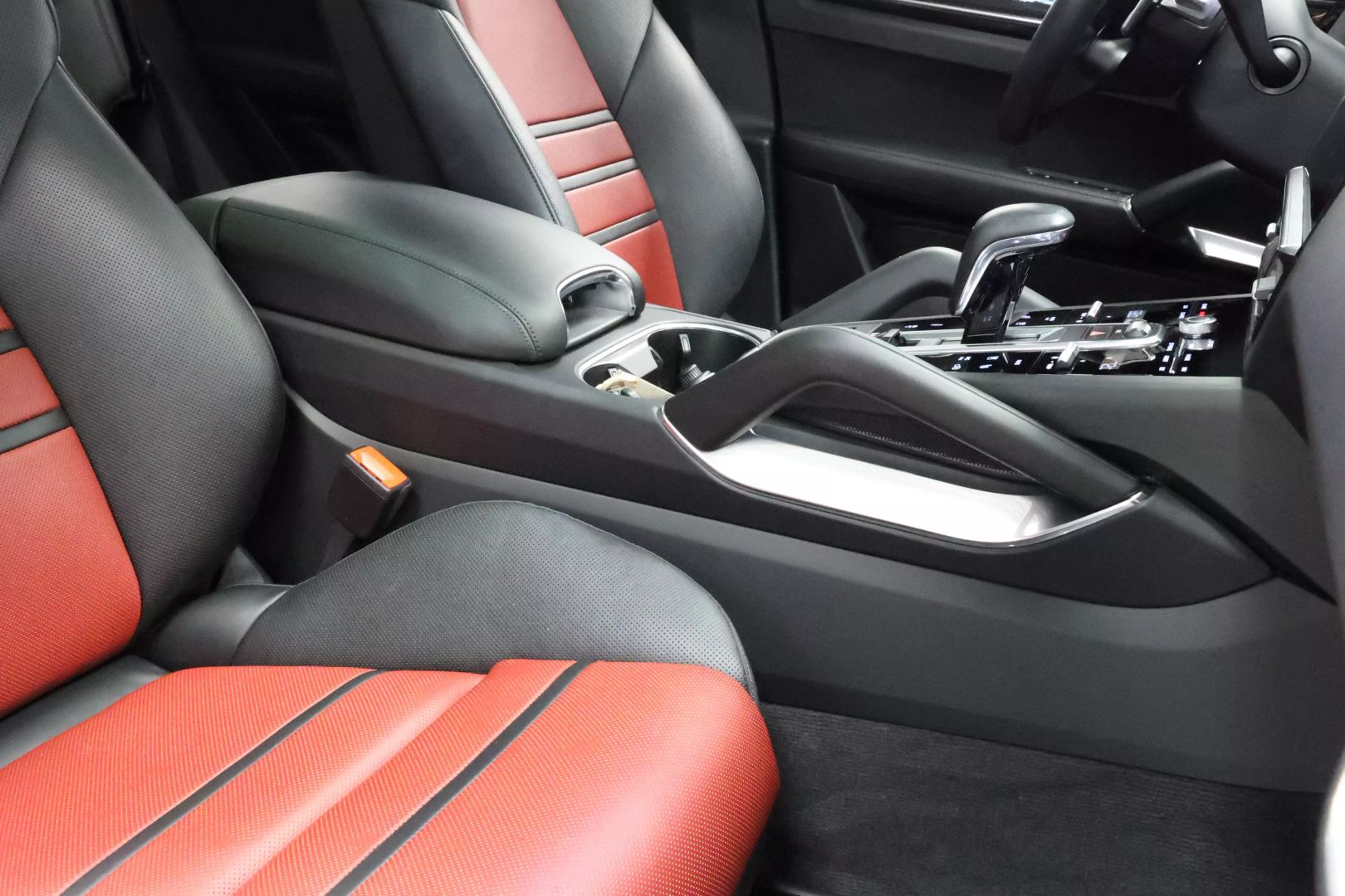 2020 Porsche Cayenne - Image 82
