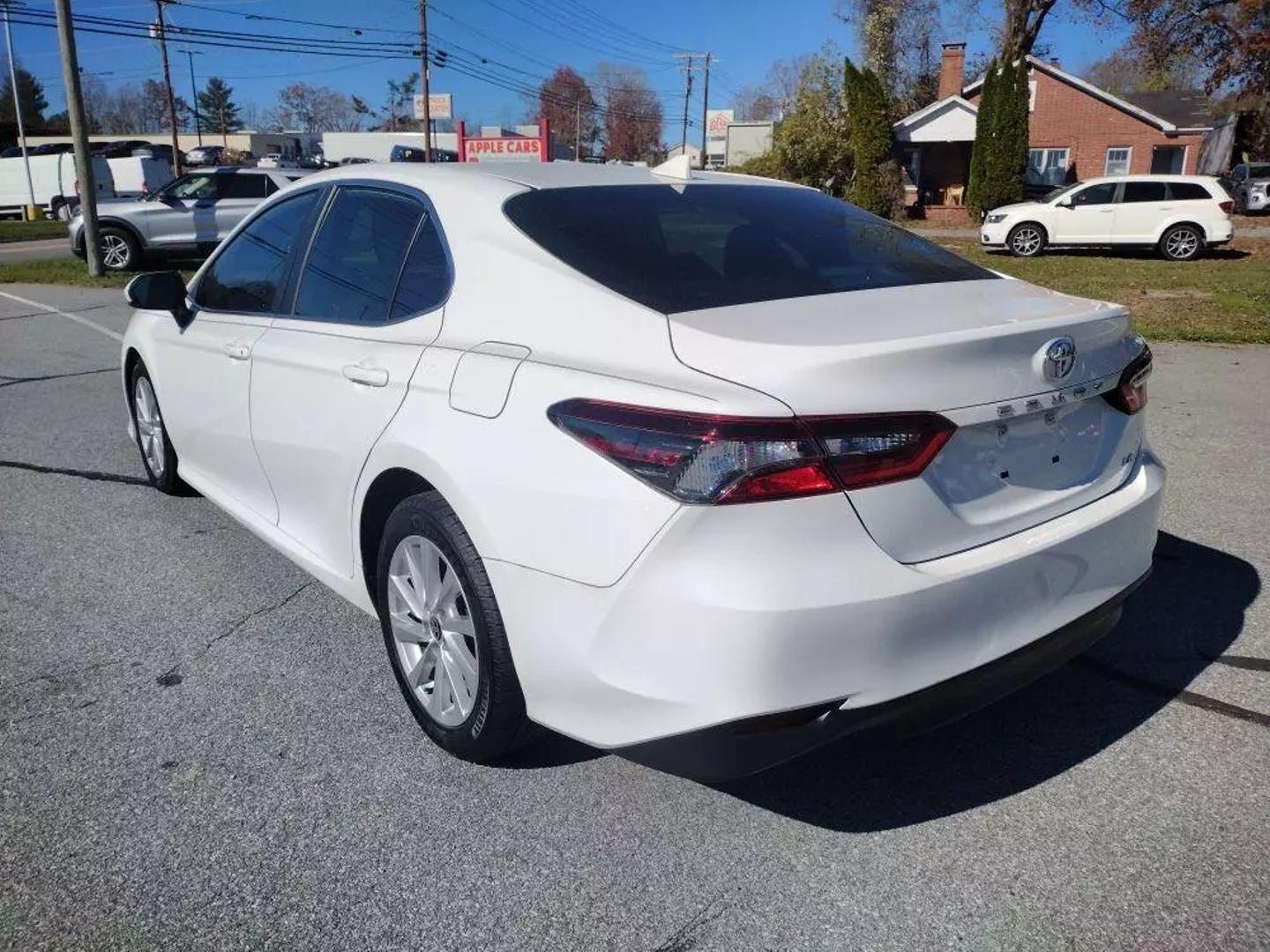 2021 Toyota Camry LE photo 7