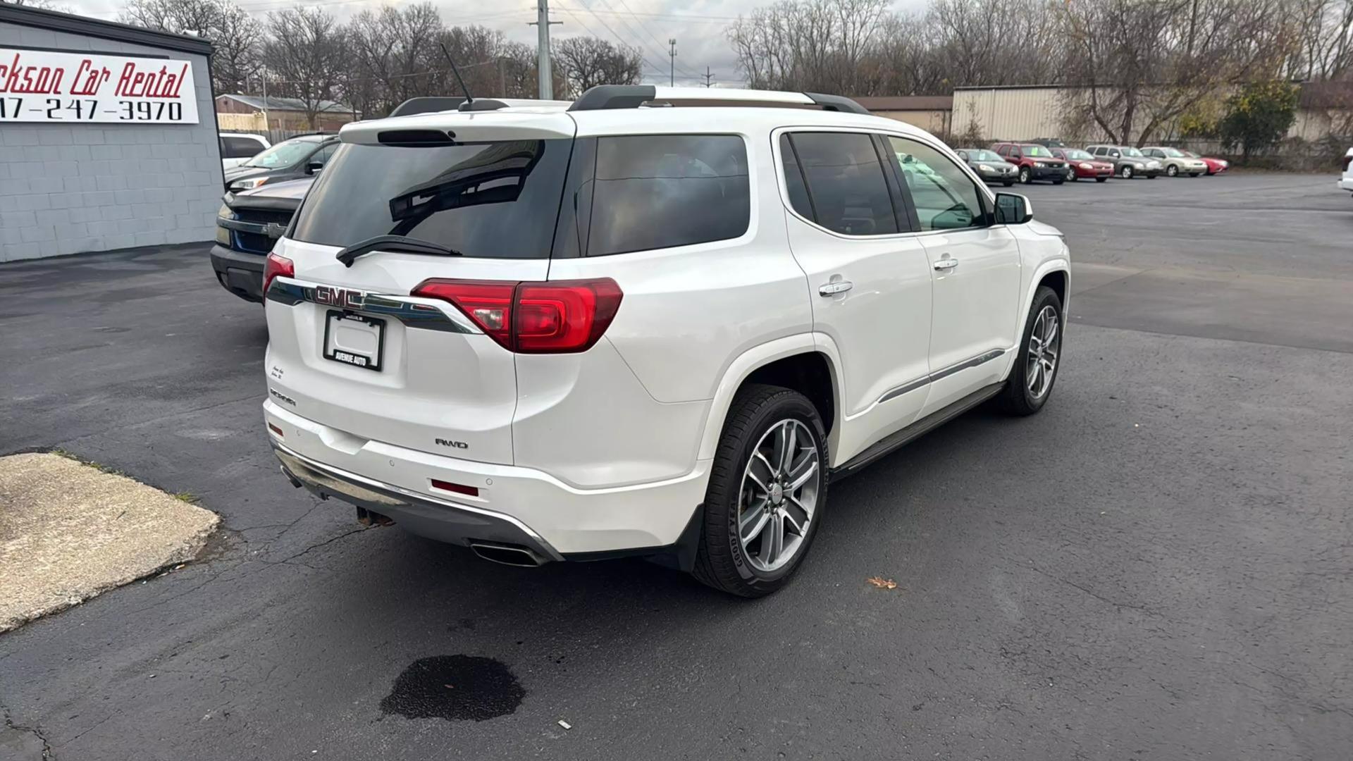 2017 GMC Acadia Denali photo 5