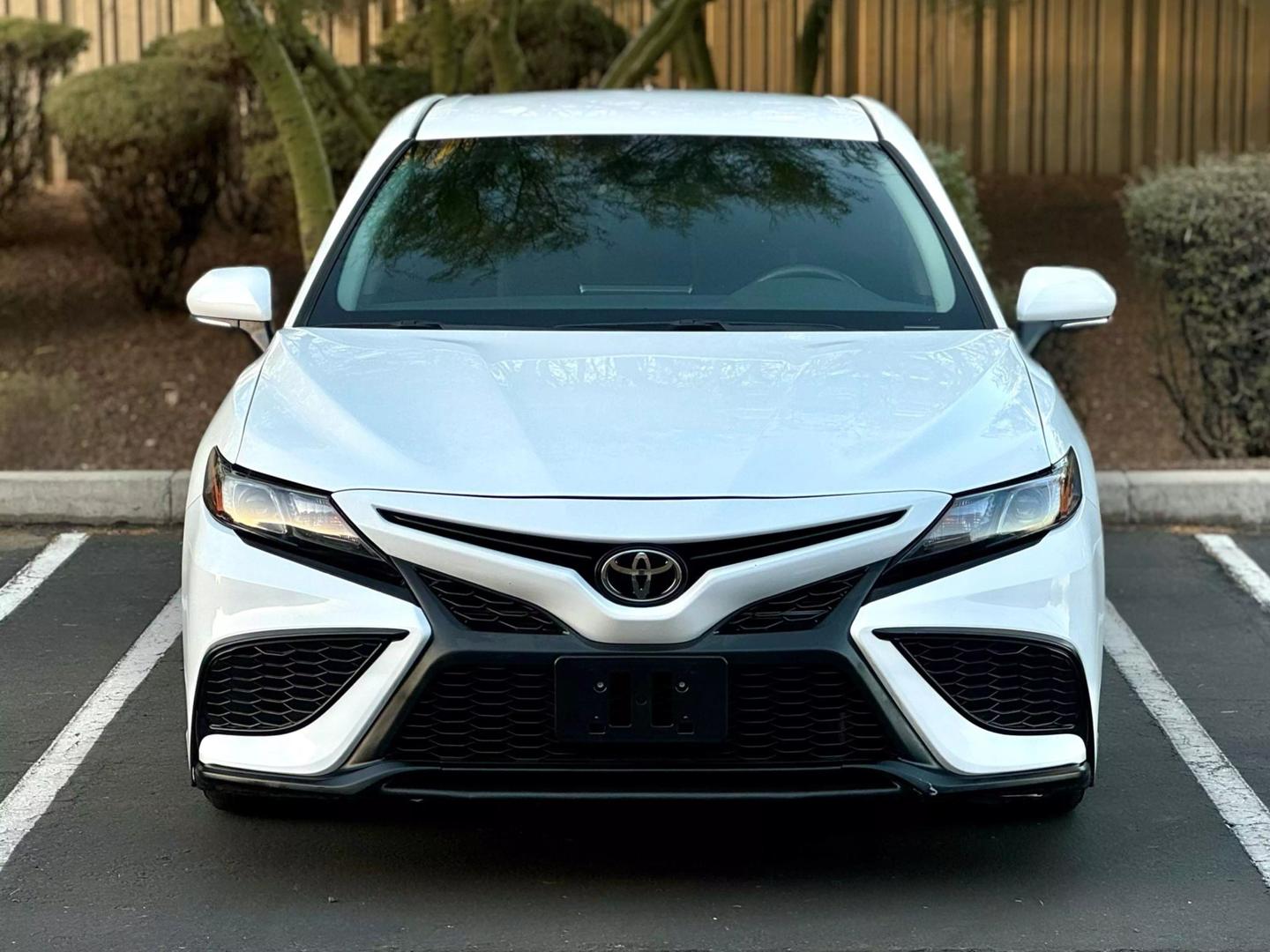 2022 Toyota Camry SE photo 2