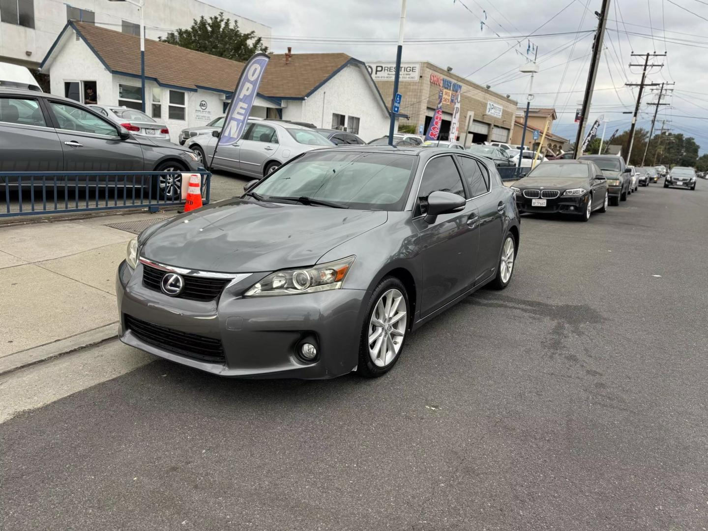 2013 Lexus CT Base photo 2