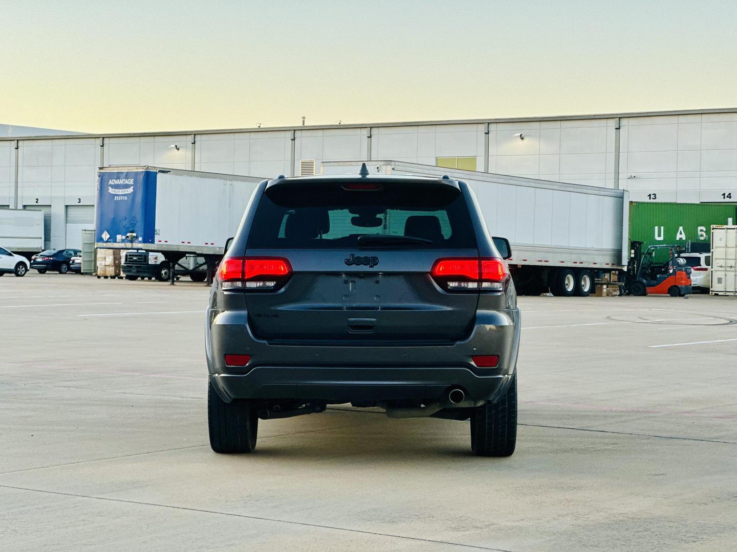 2018 Jeep Grand Cherokee Altitude photo 6