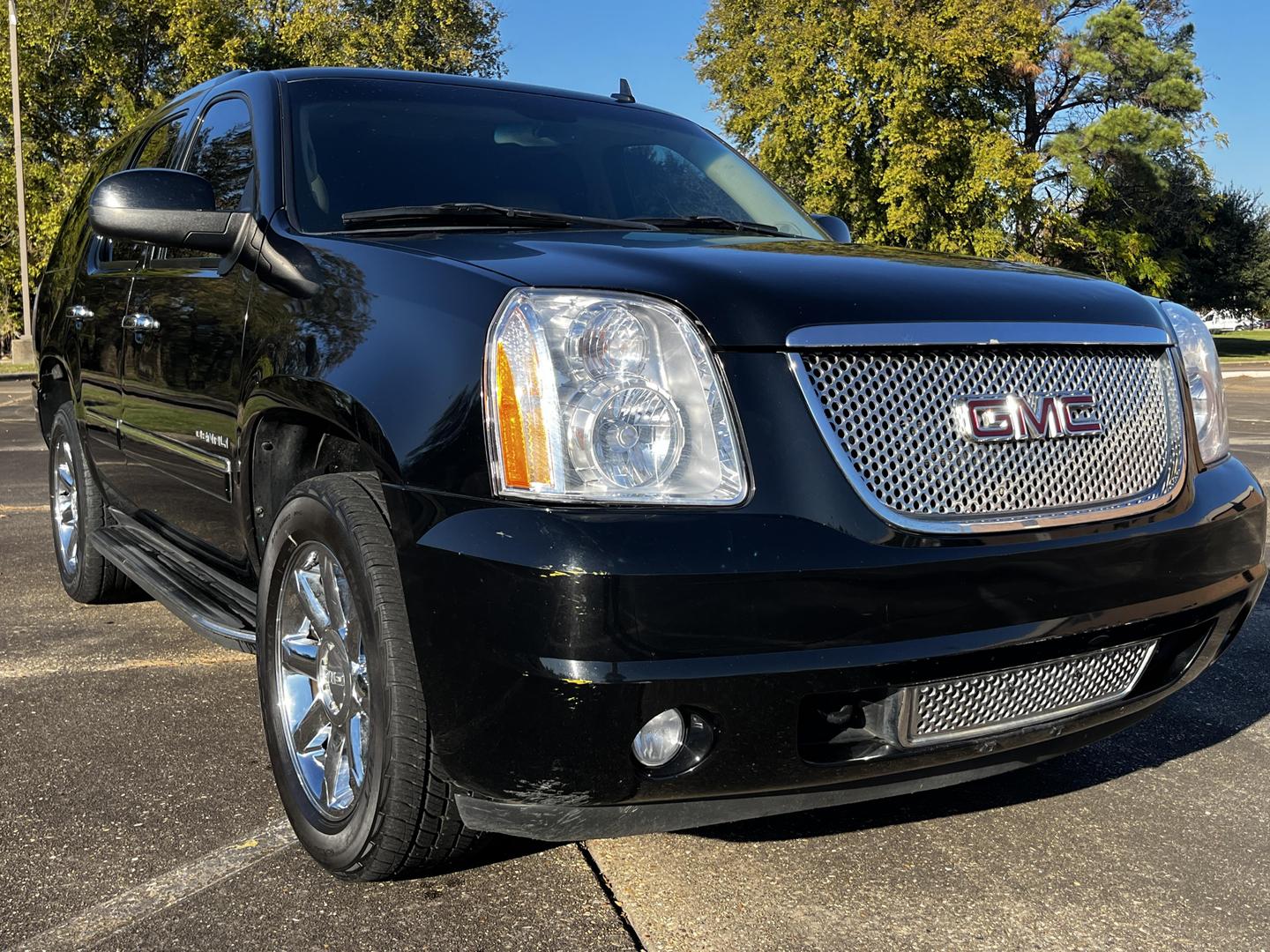 2011 GMC Yukon Denali photo 5