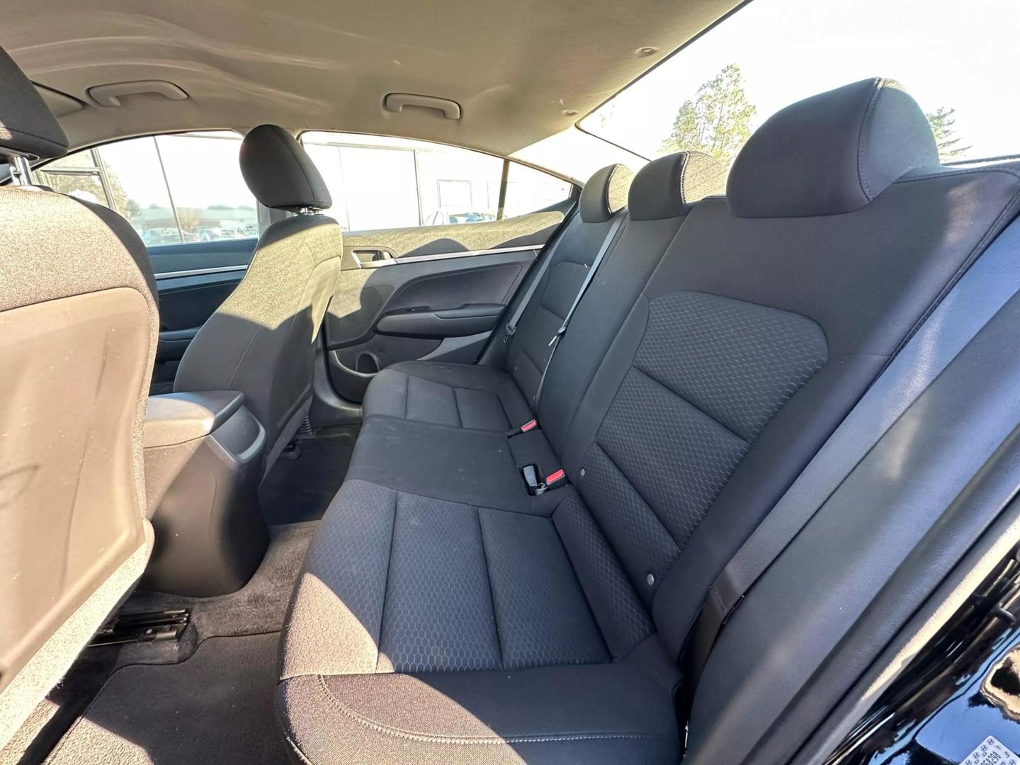 2019 Hyundai Elantra SE photo 8