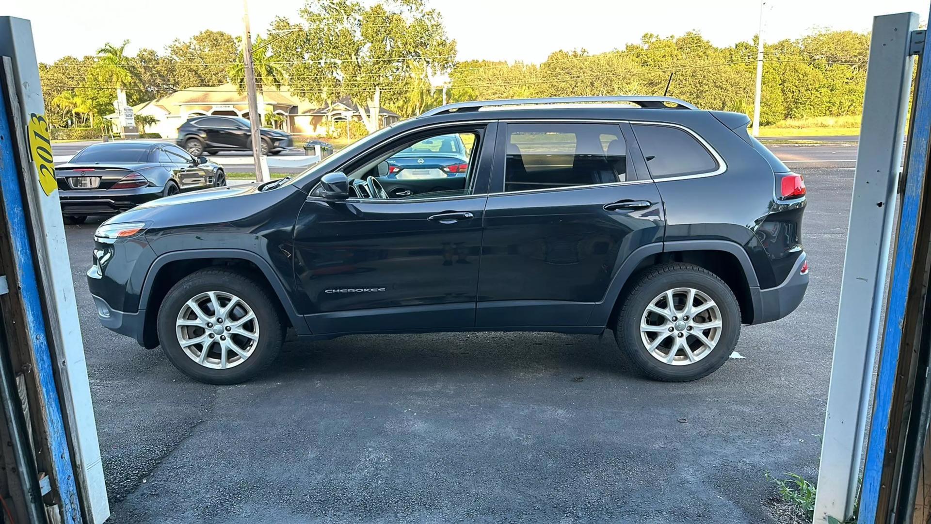 2016 Jeep Cherokee Latitude photo 12