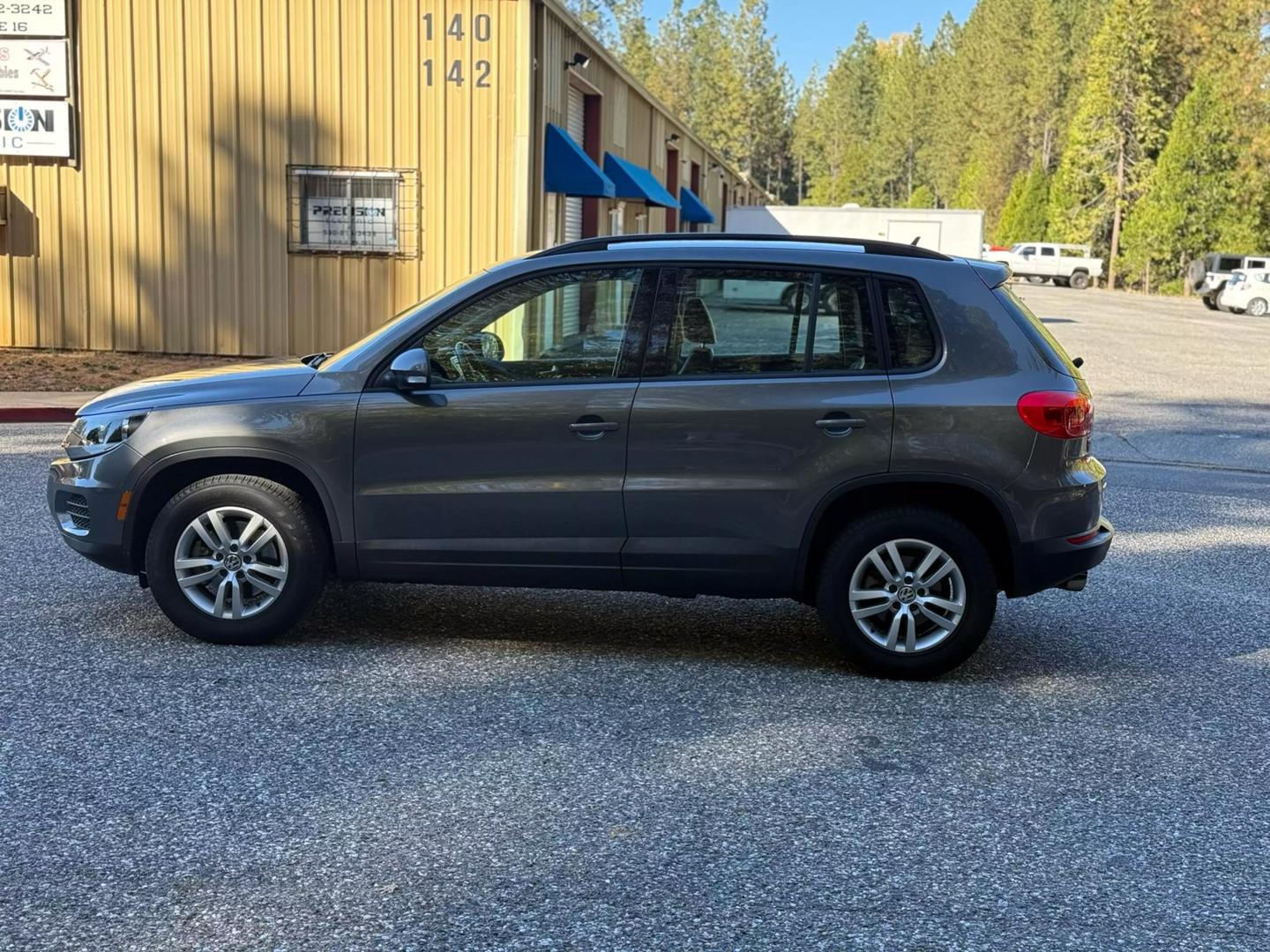 2016 Volkswagen Tiguan SEL photo 10