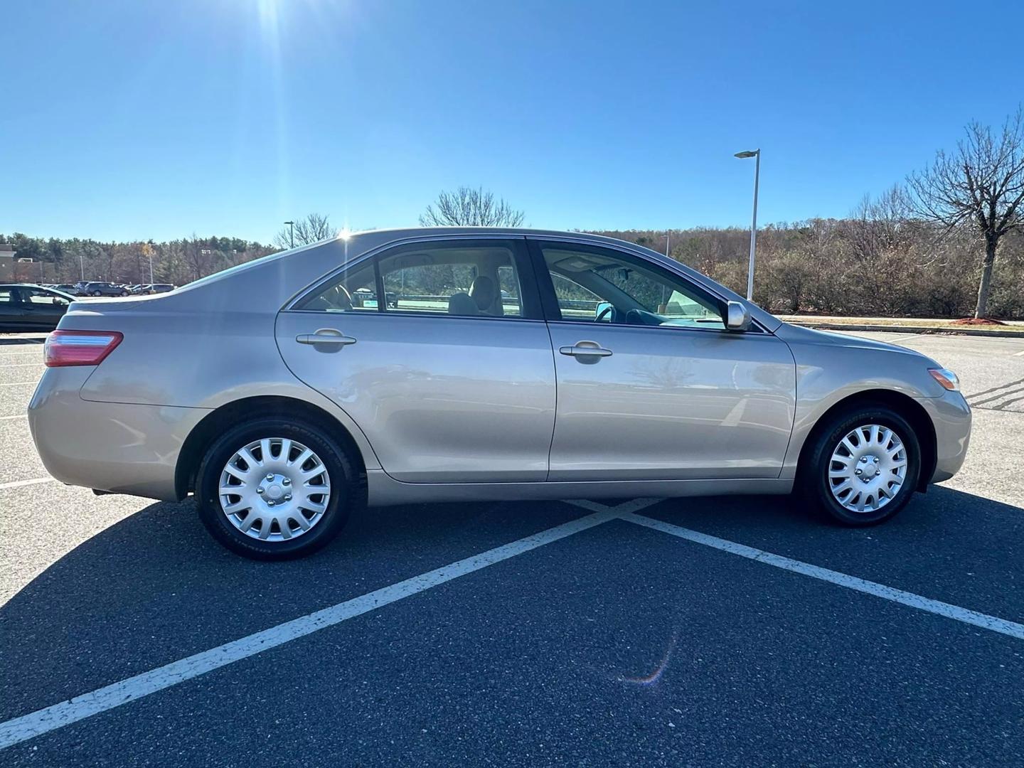 2008 Toyota Camry LE photo 4