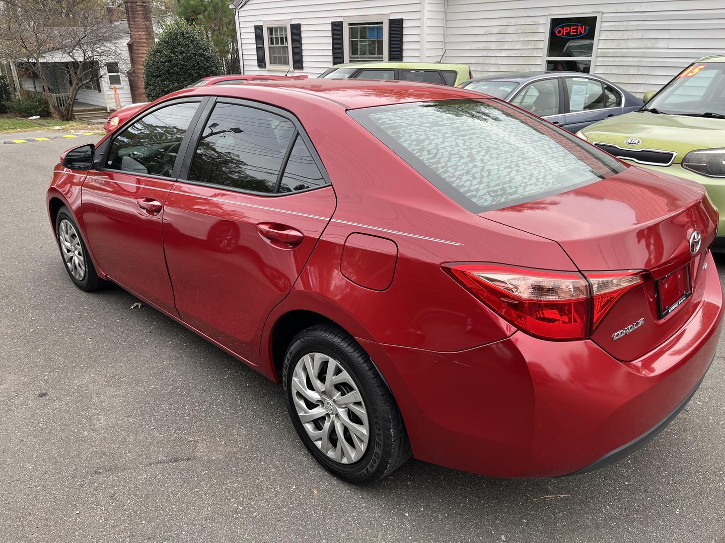 2017 Toyota Corolla LE photo 4