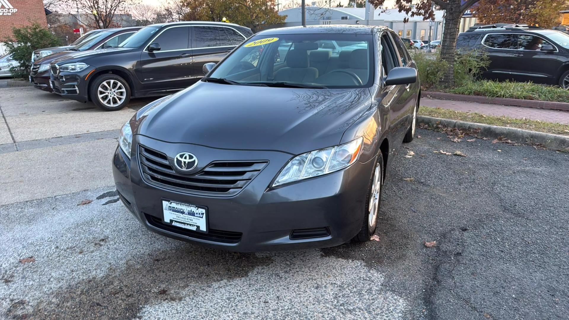 2009 Toyota Camry LE photo 3