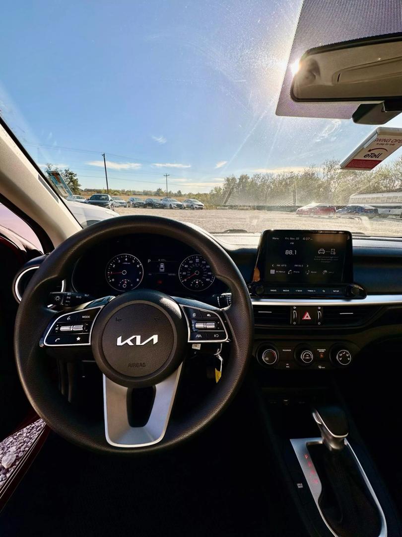 2022 Kia FORTE LXS photo 9