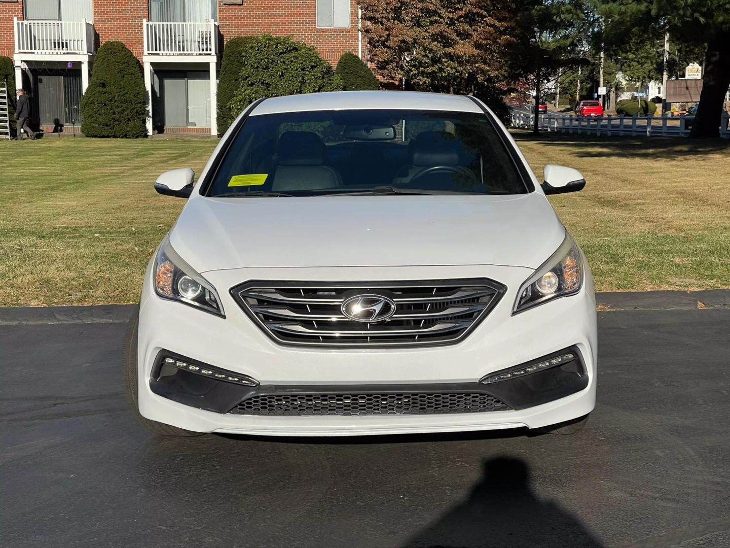 2015 Hyundai Sonata Limited photo 2