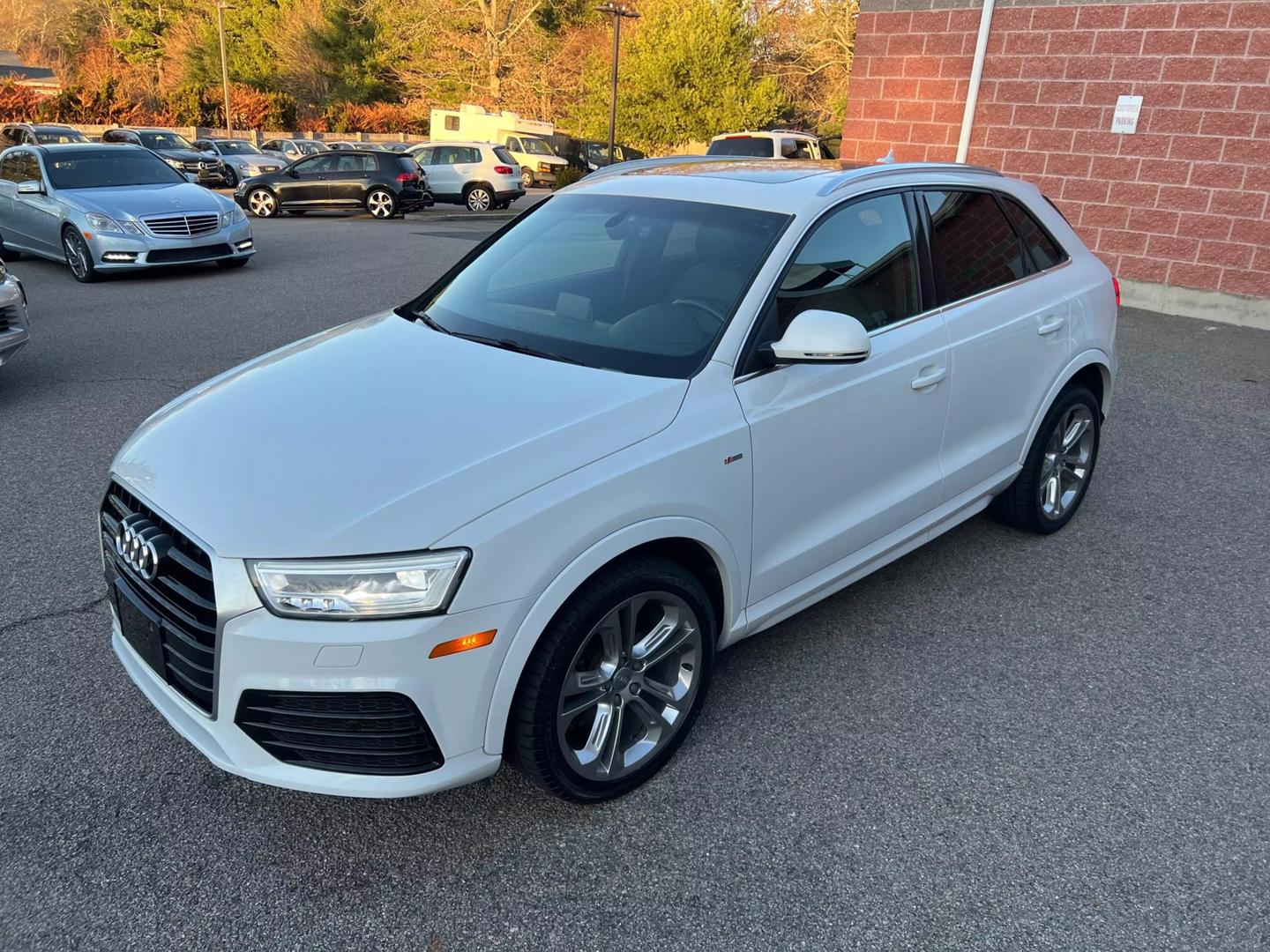 Audi Q3's photo