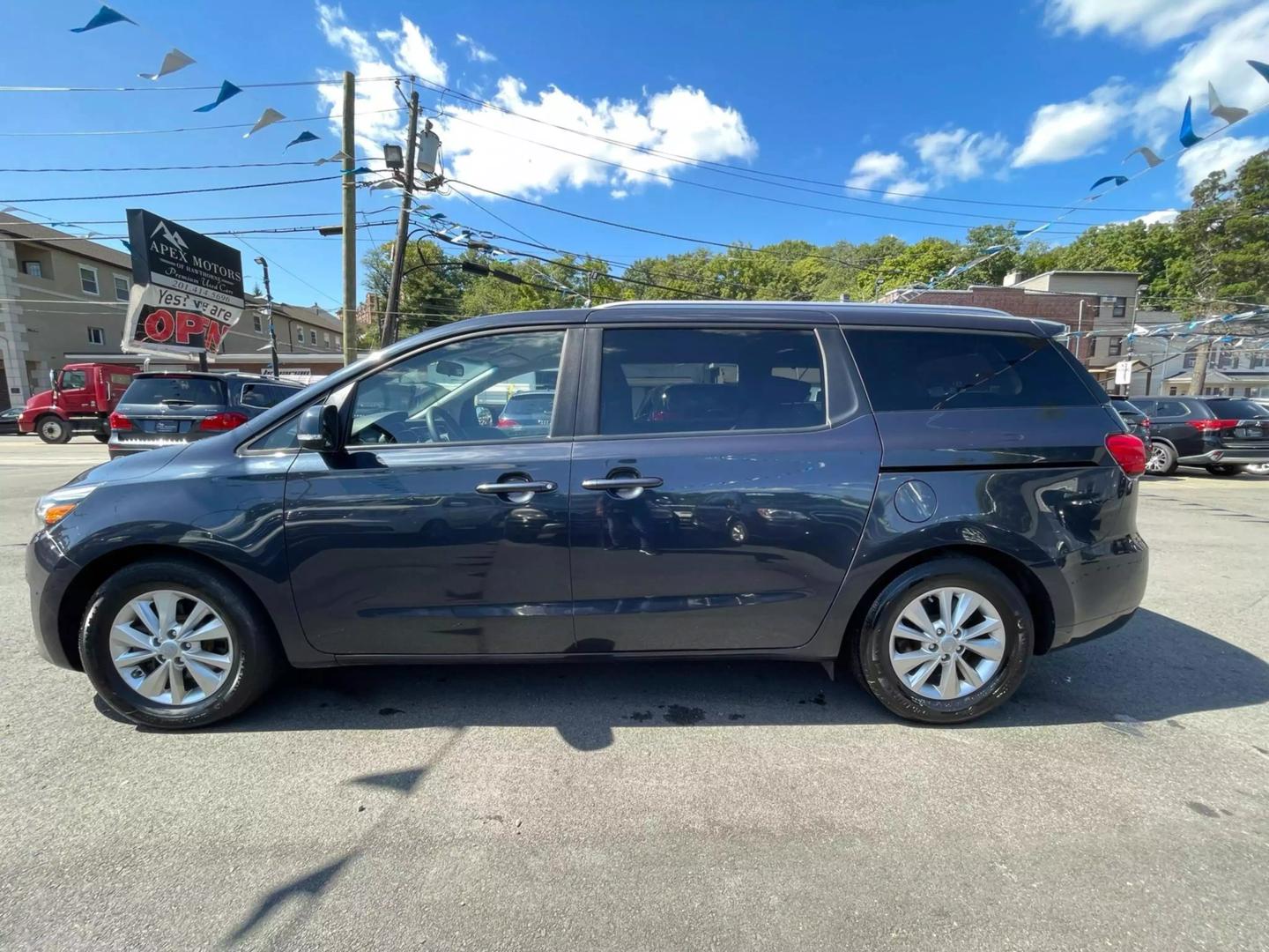 2016 Kia Sedona LX photo 10