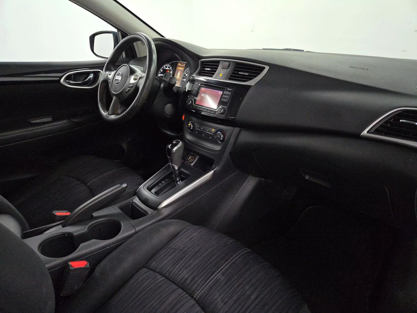 2017 Nissan Sentra - Image 27