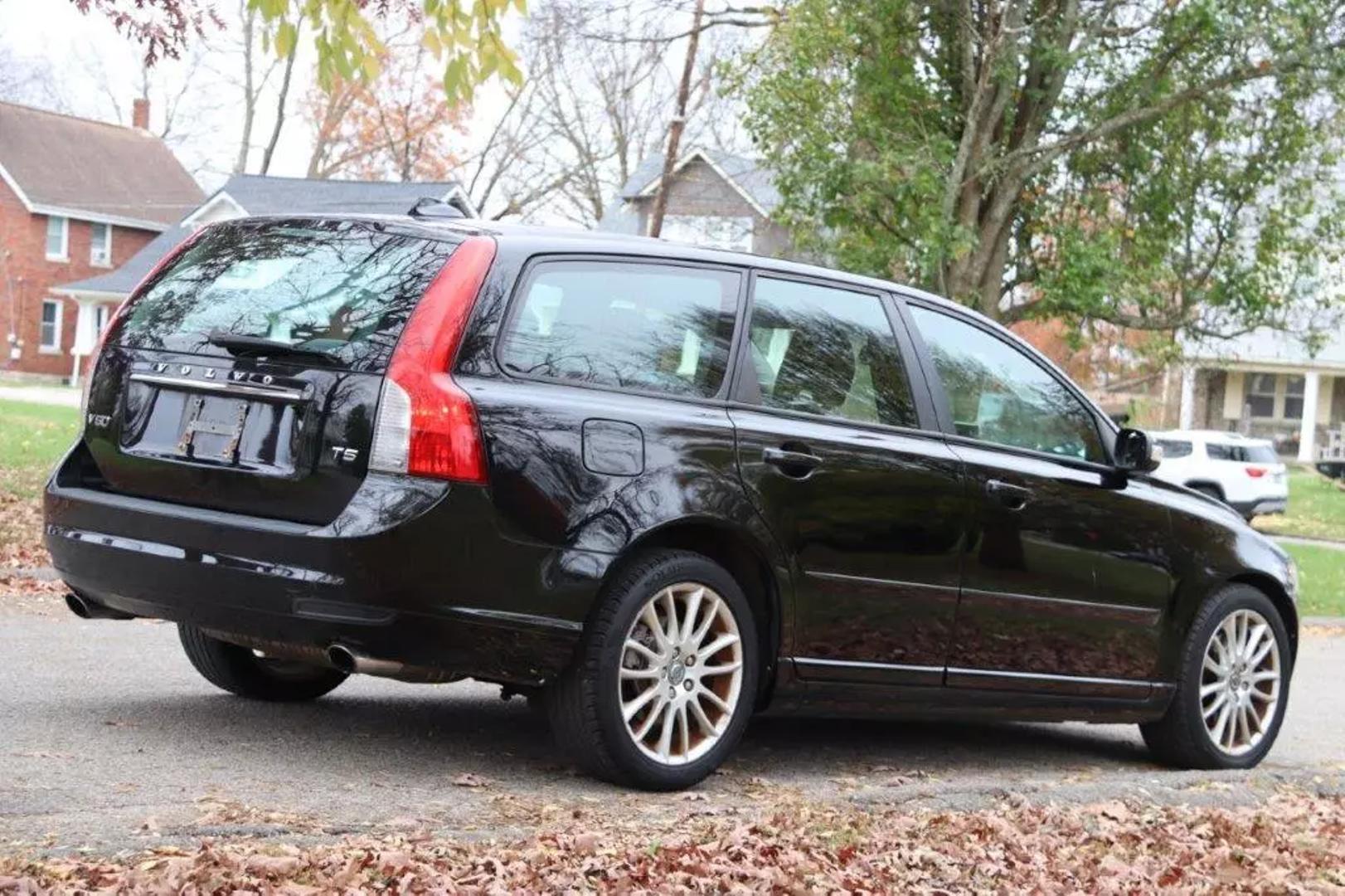 2011 Volvo V50 R-Design photo 7