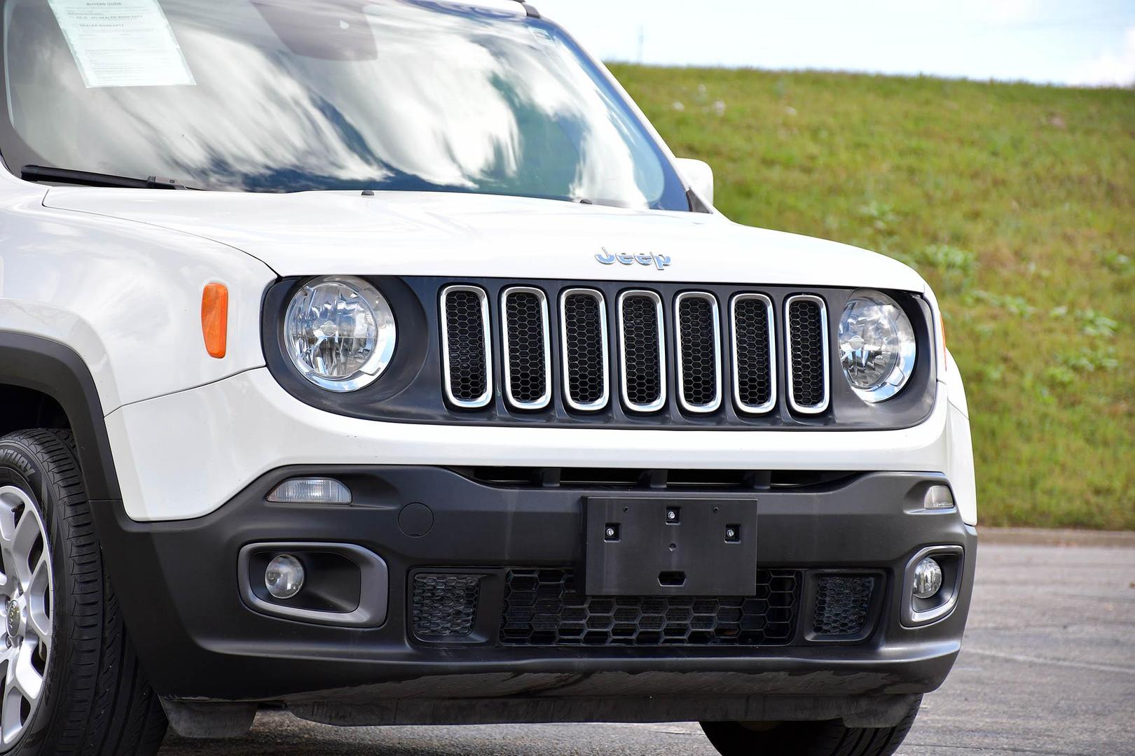 2017 Jeep Renegade Latitude photo 2